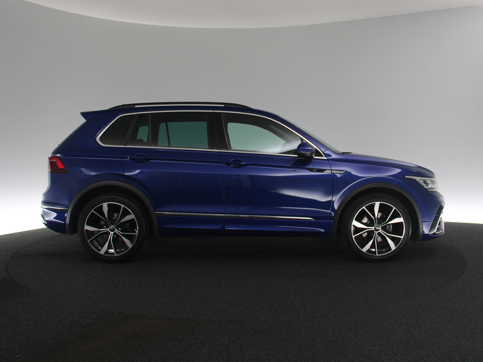 VW Tiguan 2.0 TDI R-Line VW Tiguan 2.0 TDI R-Line