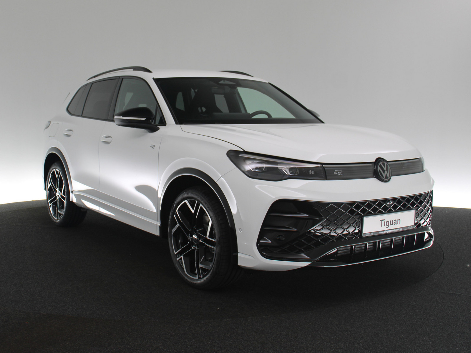 VW Tiguan 1.5 eTSI R-Line VW Tiguan 1.5 eTSI R-Line