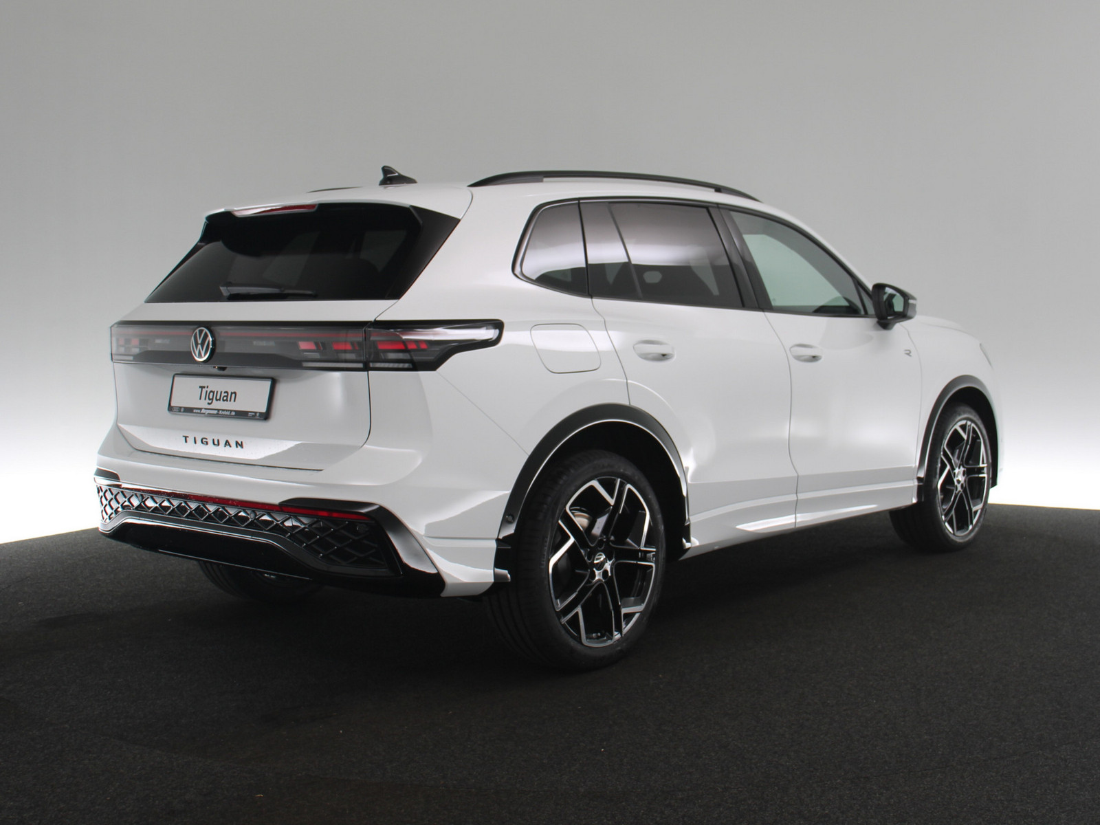 VW Tiguan 1.5 eTSI R-Line VW Tiguan 1.5 eTSI R-Line