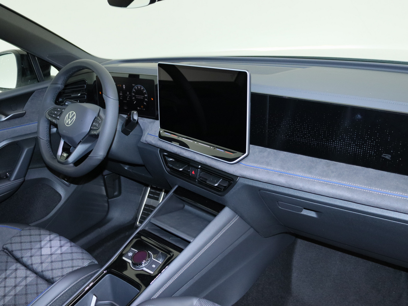 VW Tiguan 1.5 eTSI R-Line VW Tiguan 1.5 eTSI R-Line