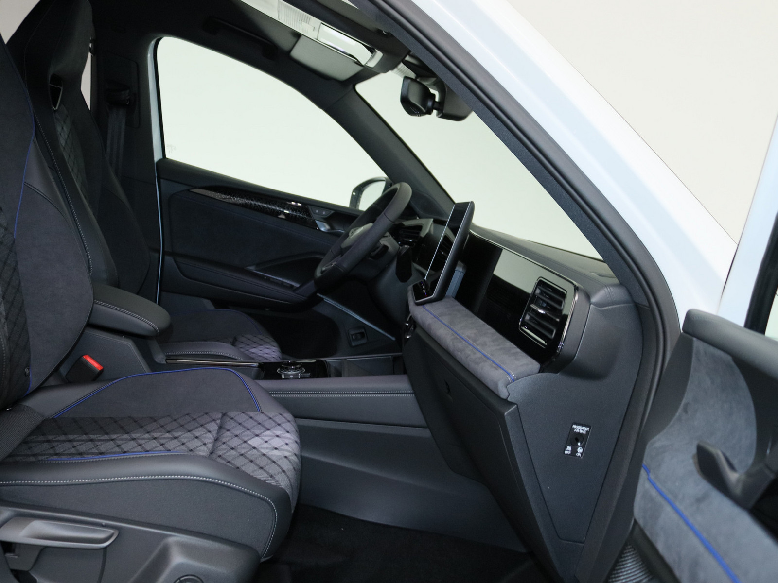 VW Tiguan 1.5 eTSI R-Line VW Tiguan 1.5 eTSI R-Line