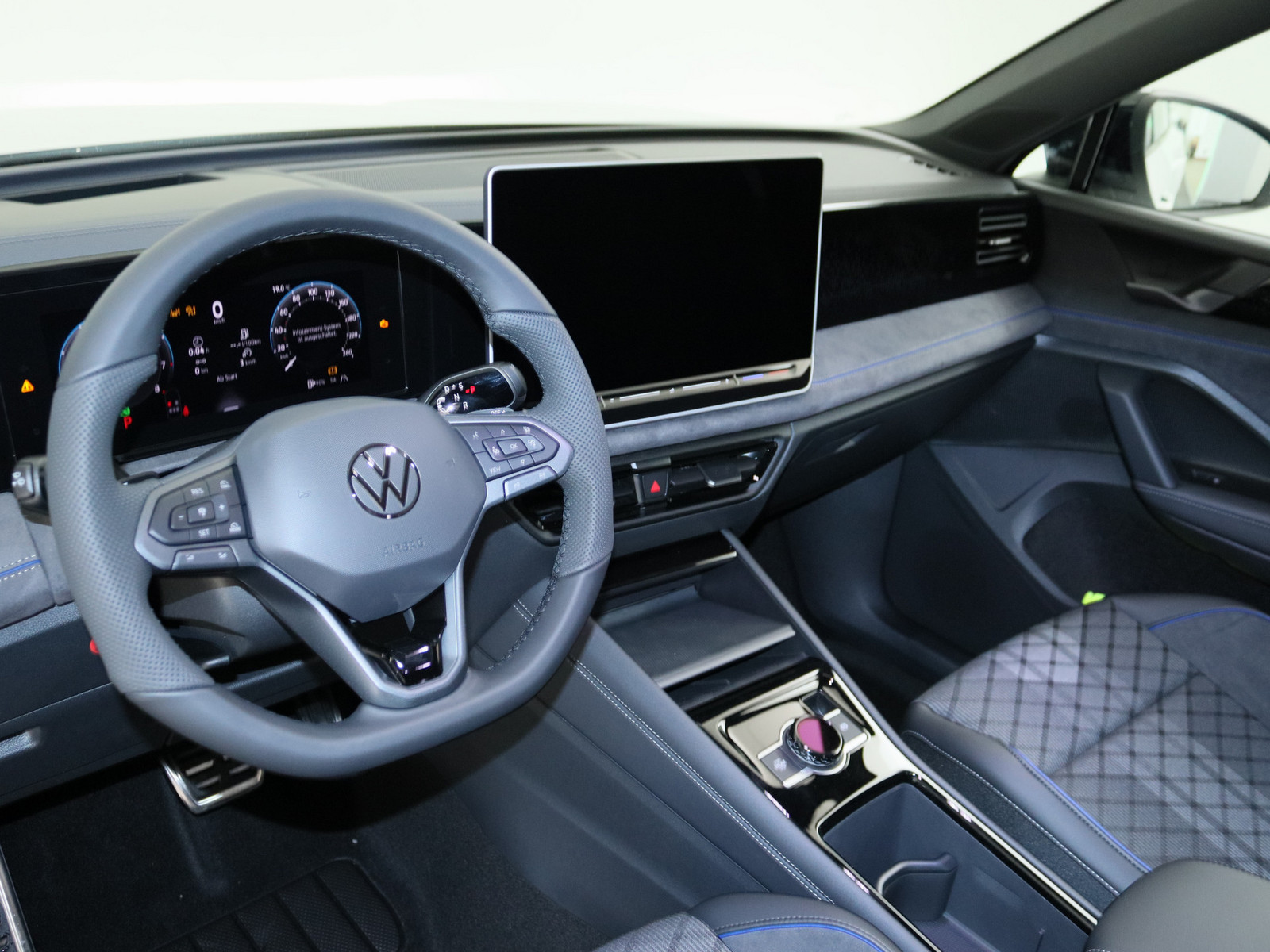 VW Tiguan 1.5 eTSI R-Line VW Tiguan 1.5 eTSI R-Line