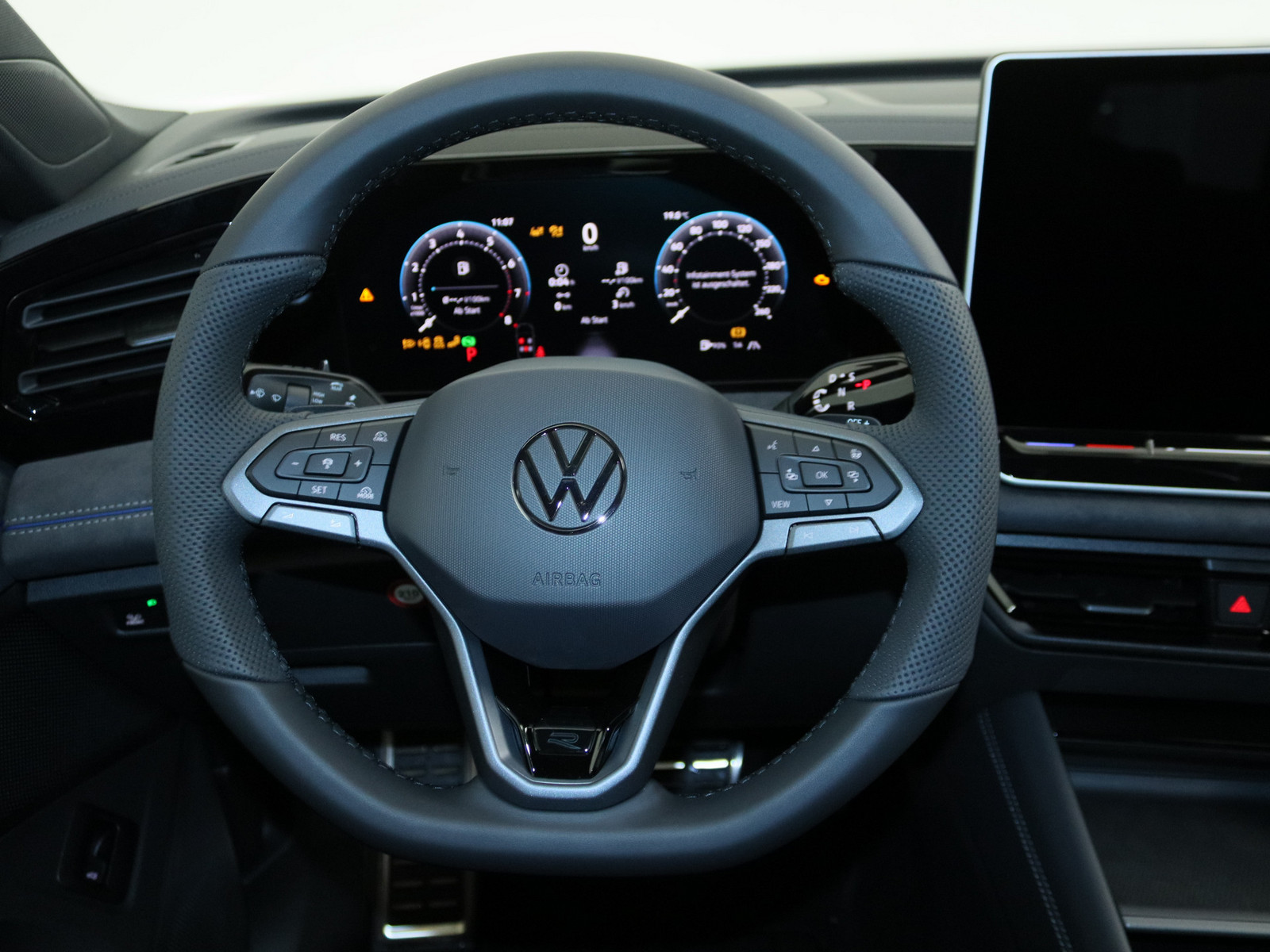 VW Tiguan 1.5 eTSI R-Line VW Tiguan 1.5 eTSI R-Line