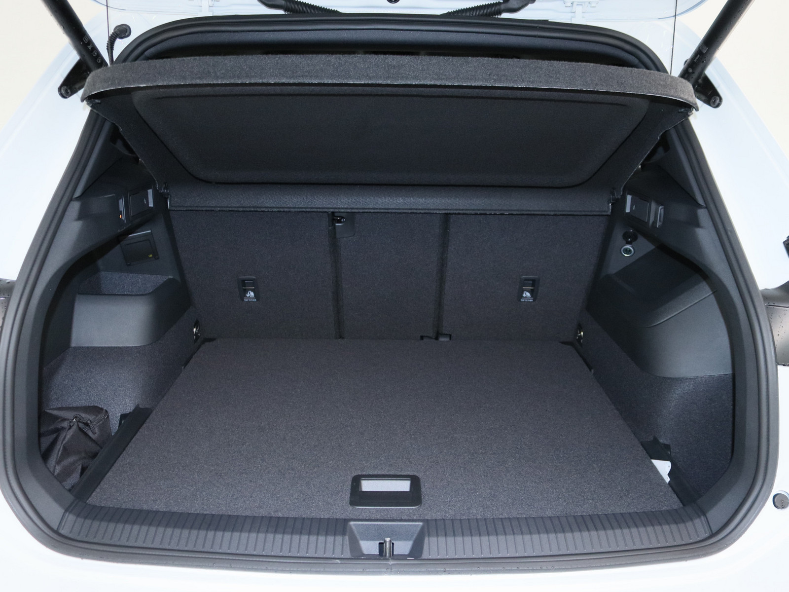 VW Tiguan 1.5 eTSI R-Line VW Tiguan 1.5 eTSI R-Line
