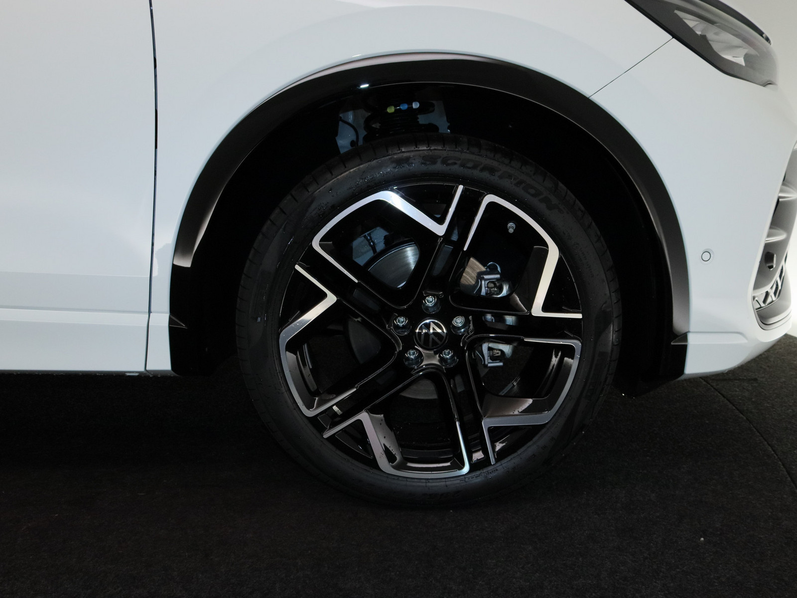 VW Tiguan 1.5 eTSI R-Line VW Tiguan 1.5 eTSI R-Line