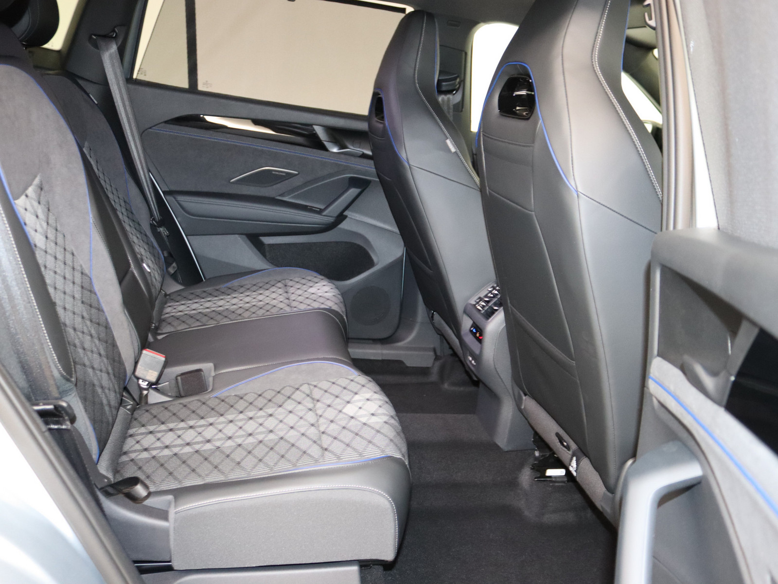 VW Tayron 1.5 TSI eHybrid R-Line VW Tayron 1.5 TSI eHybrid R-Line