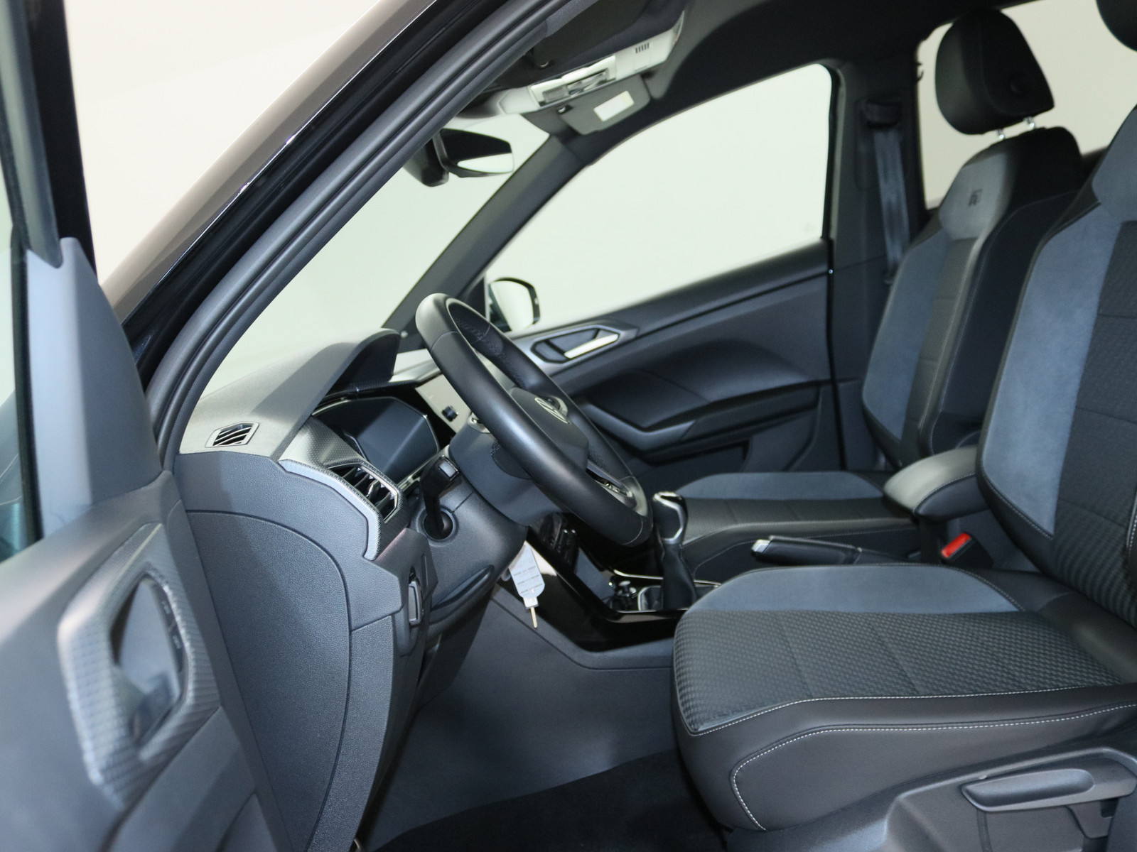 VW T-Cross 1.0 TSI R-Line VW T-Cross 1.0 TSI R-Line