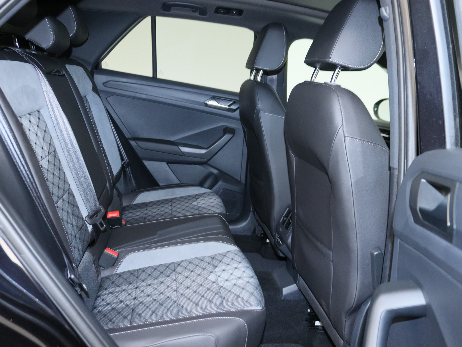 VW T-Roc 1.5 TSI R-Line VW T-Roc 1.5 TSI R-Line