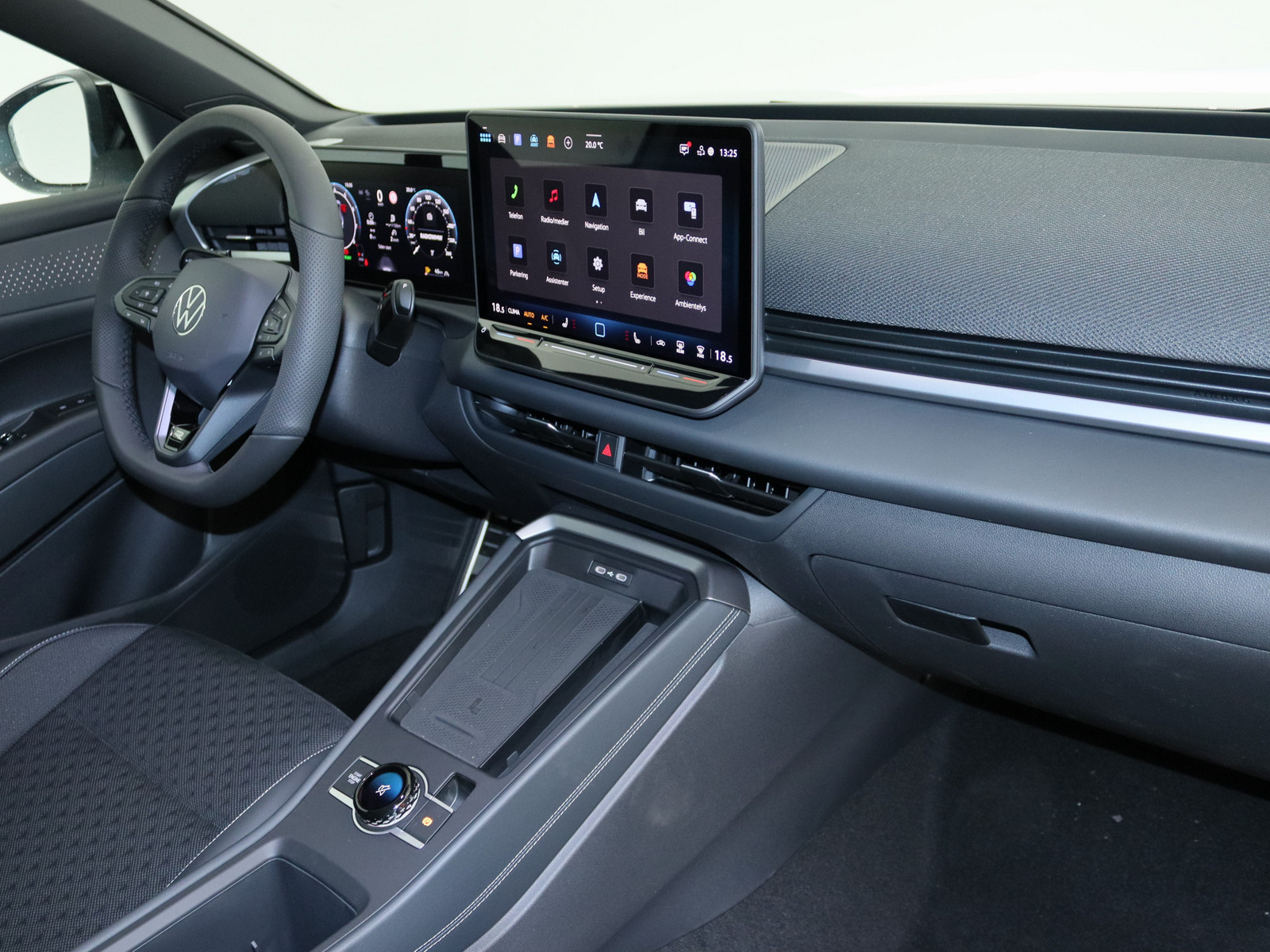 VW T-Roc 1.5 eTSI R-Line VW T-Roc 1.5 eTSI R-Line