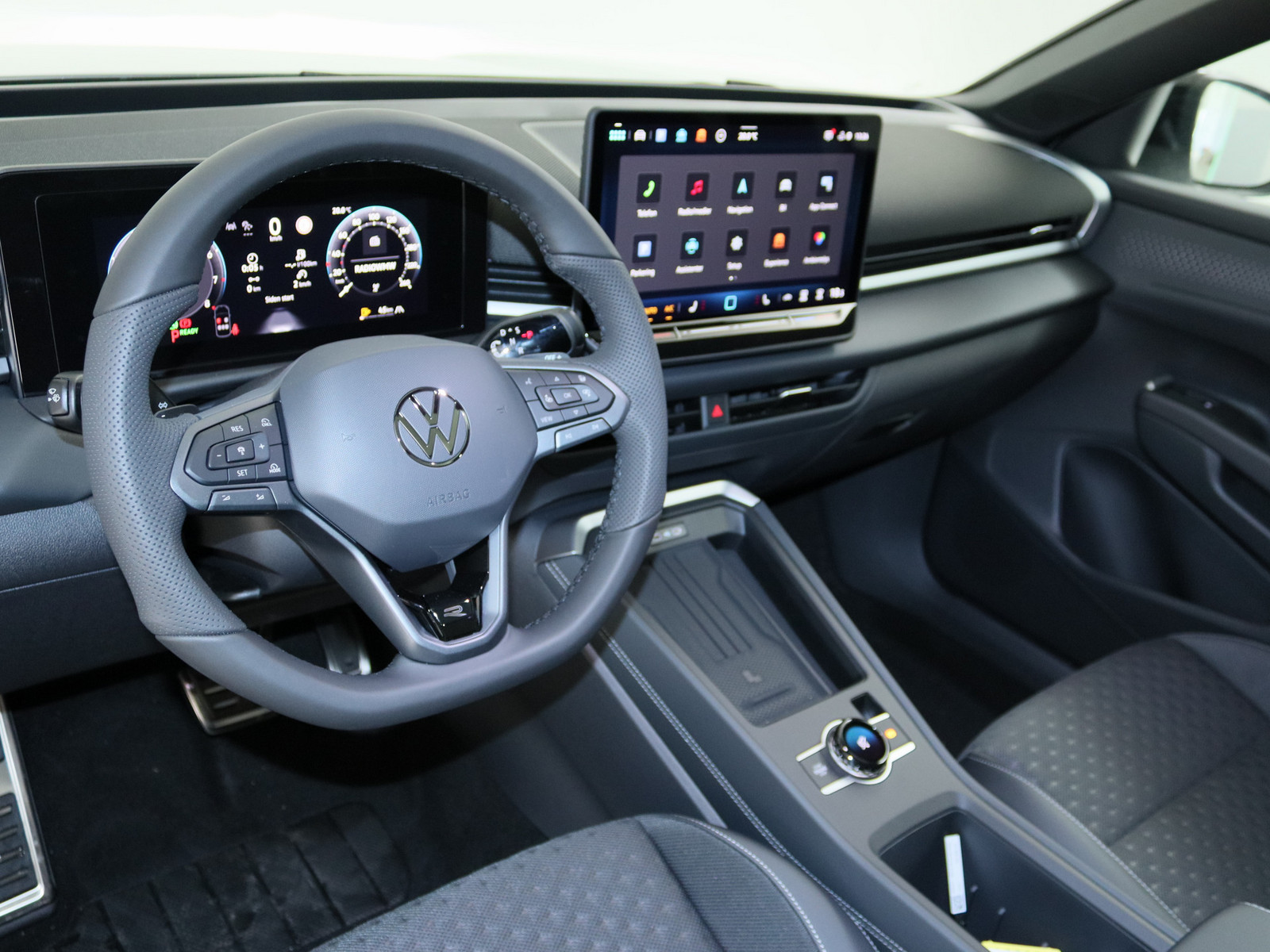 VW T-Roc 1.5 eTSI R-Line VW T-Roc 1.5 eTSI R-Line