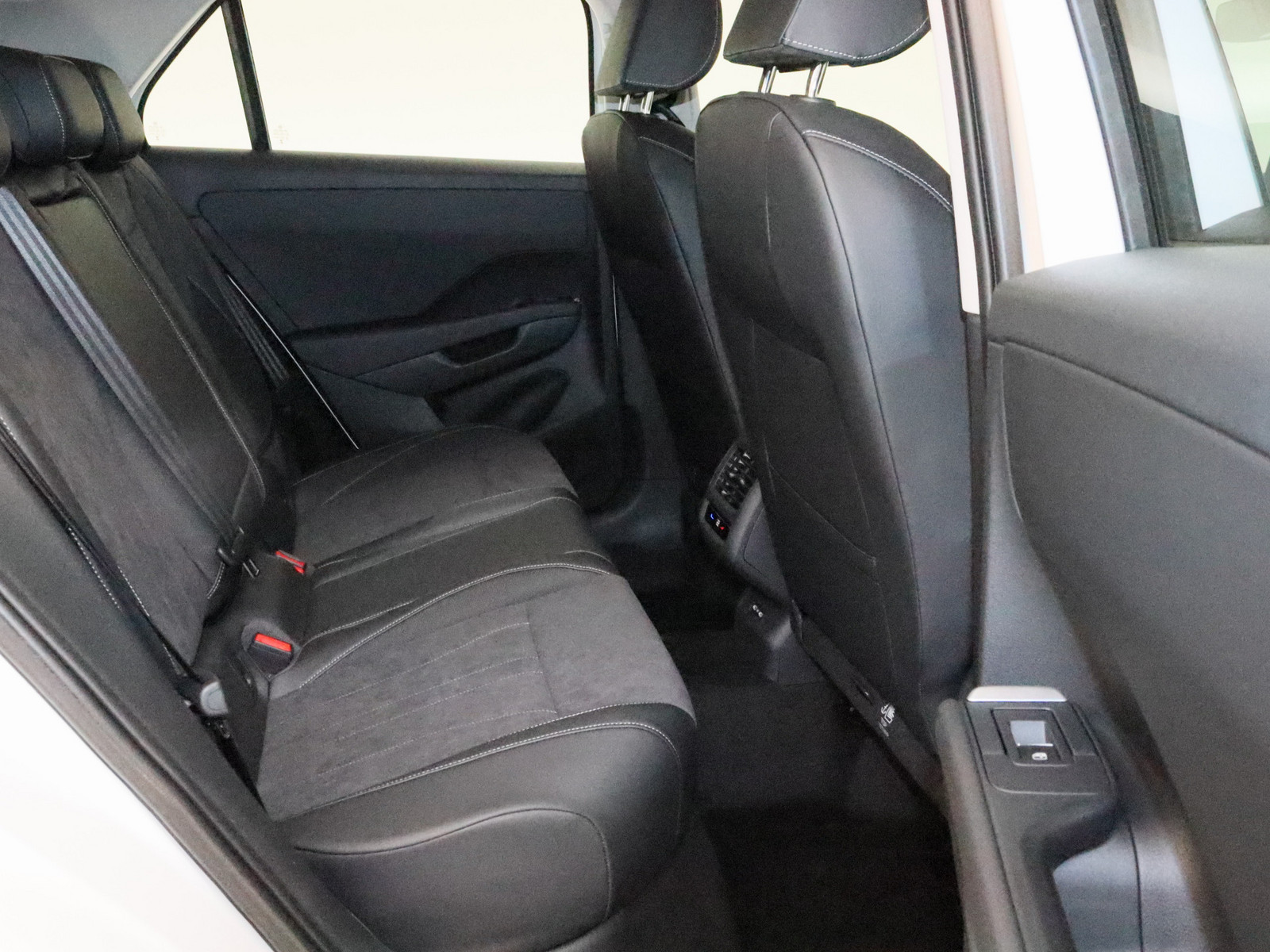 VW T-Roc 1.5 eTSI Style VW T-Roc 1.5 eTSI Style