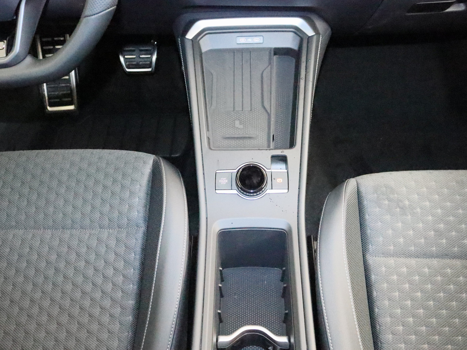 VW T-Roc 1.5 eTSI R-Line VW T-Roc 1.5 eTSI R-Line