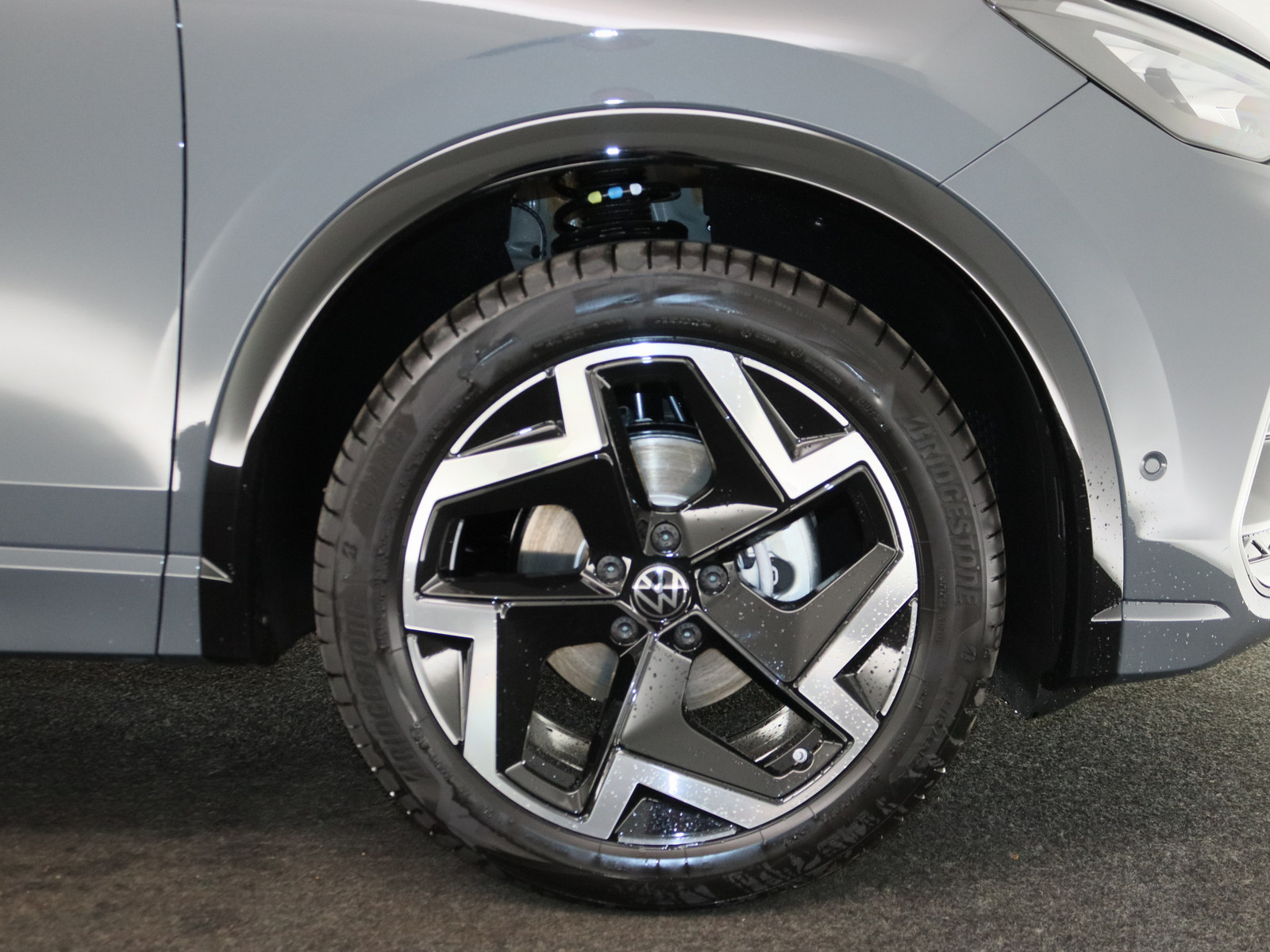 VW Tiguan 1.5 eTSI R-Line VW Tiguan 1.5 eTSI R-Line