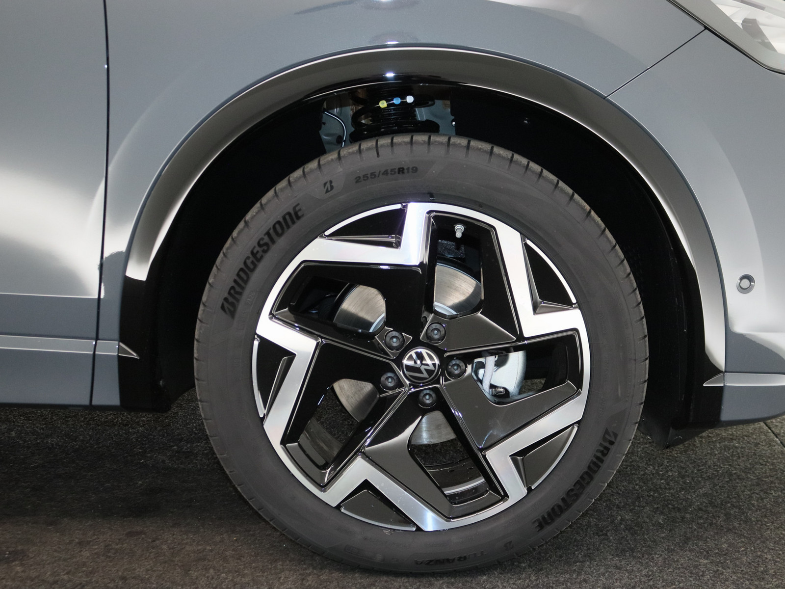 VW Tiguan 1.5 eTSI R-Line VW Tiguan 1.5 eTSI R-Line