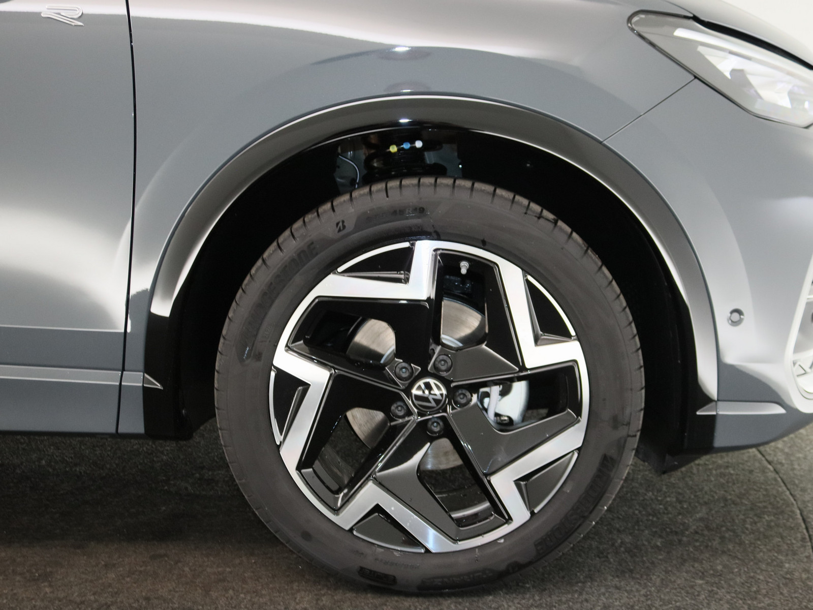 VW Tiguan 1.5 eTSI R-Line VW Tiguan 1.5 eTSI R-Line