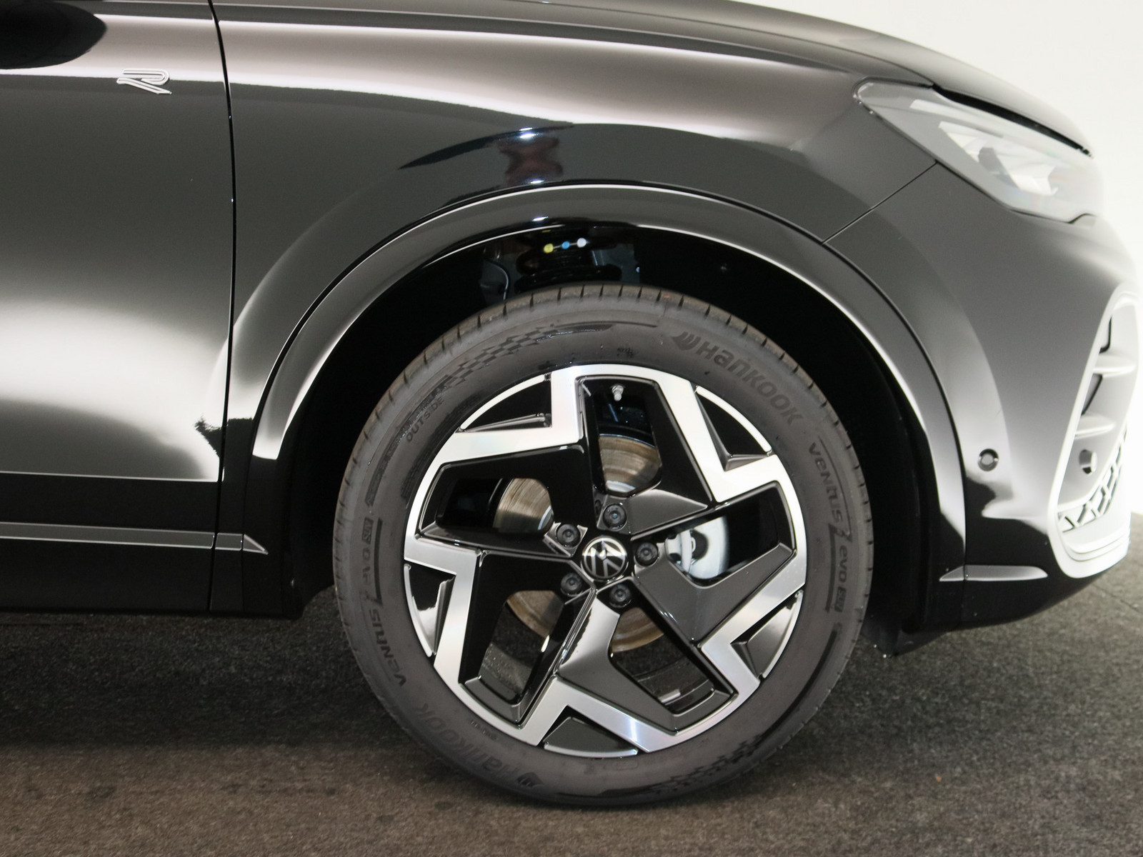 VW Tiguan 1.5 eTSI R-Line VW Tiguan 1.5 eTSI R-Line