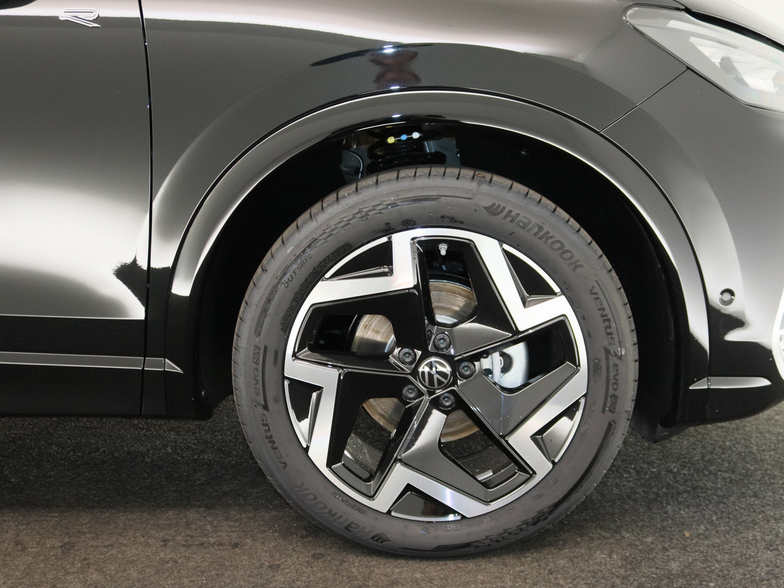 VW Tiguan 1.5 eTSI R-Line VW Tiguan 1.5 eTSI R-Line