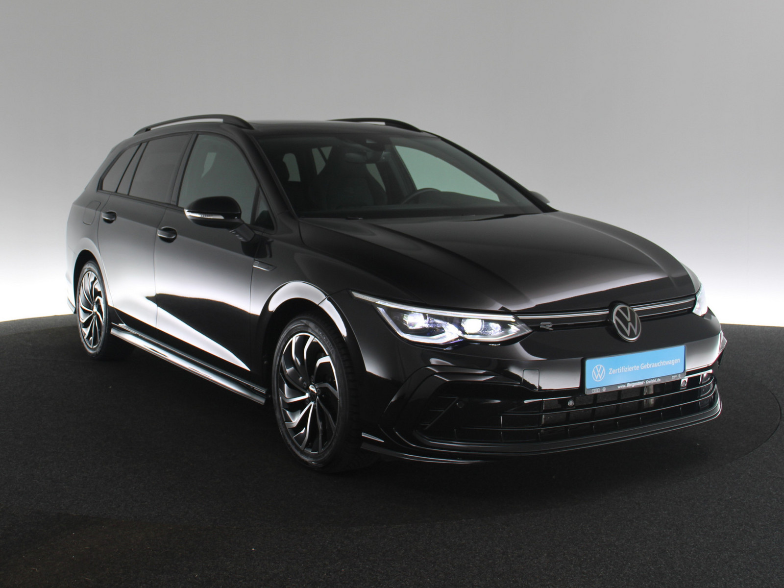 VW Golf VIII 2.0 TDI R-Line VW Golf VIII 2.0 TDI R-Line