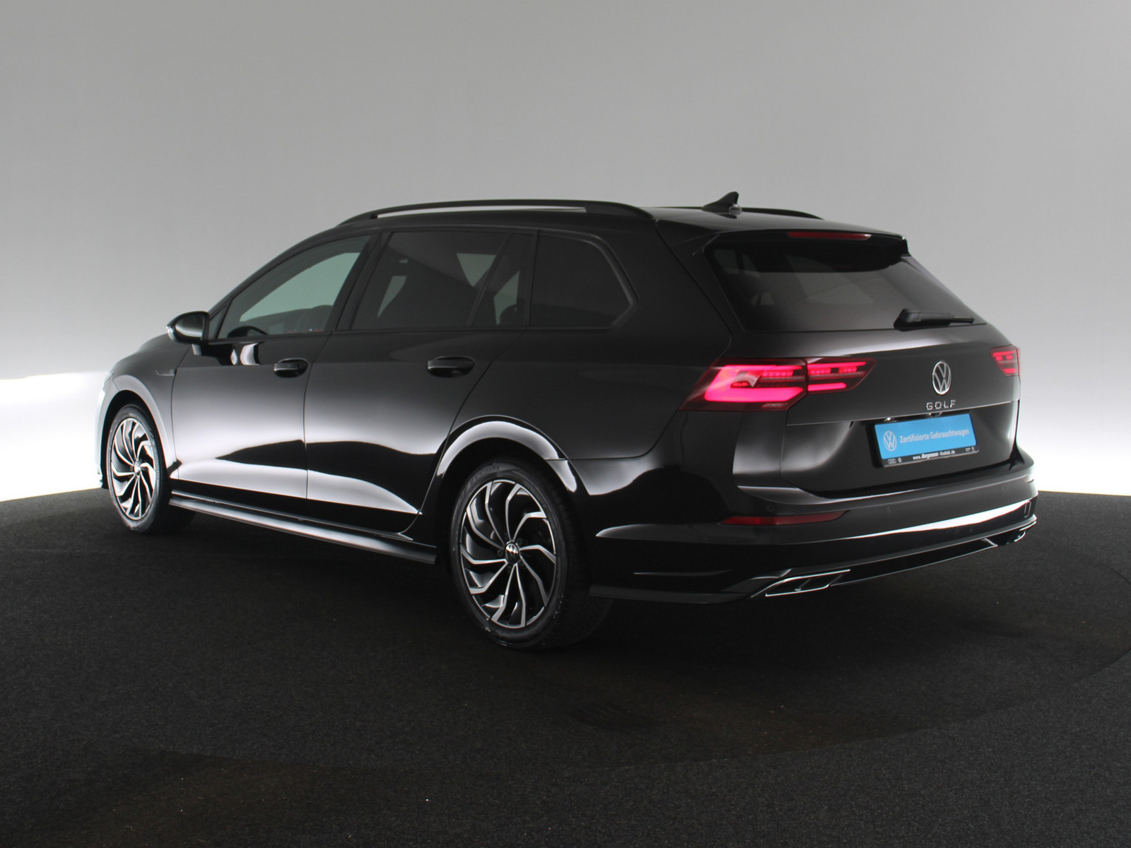 VW Golf VIII 2.0 TDI R-Line VW Golf VIII 2.0 TDI R-Line