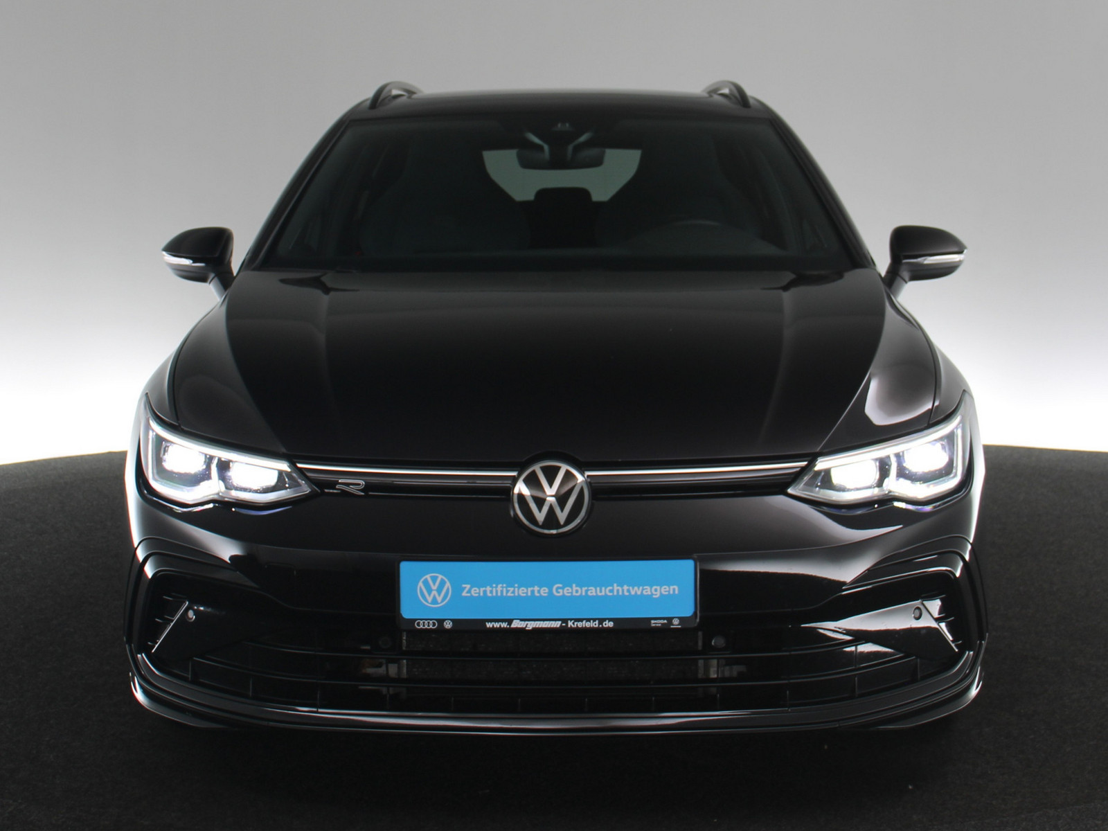 VW Golf VIII 2.0 TDI R-Line VW Golf VIII 2.0 TDI R-Line