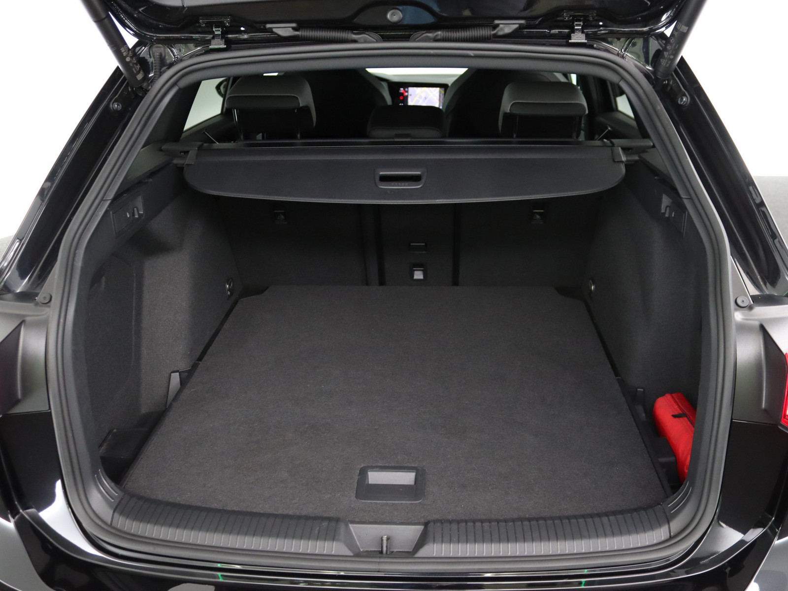 VW Golf VIII 2.0 TDI R-Line VW Golf VIII 2.0 TDI R-Line