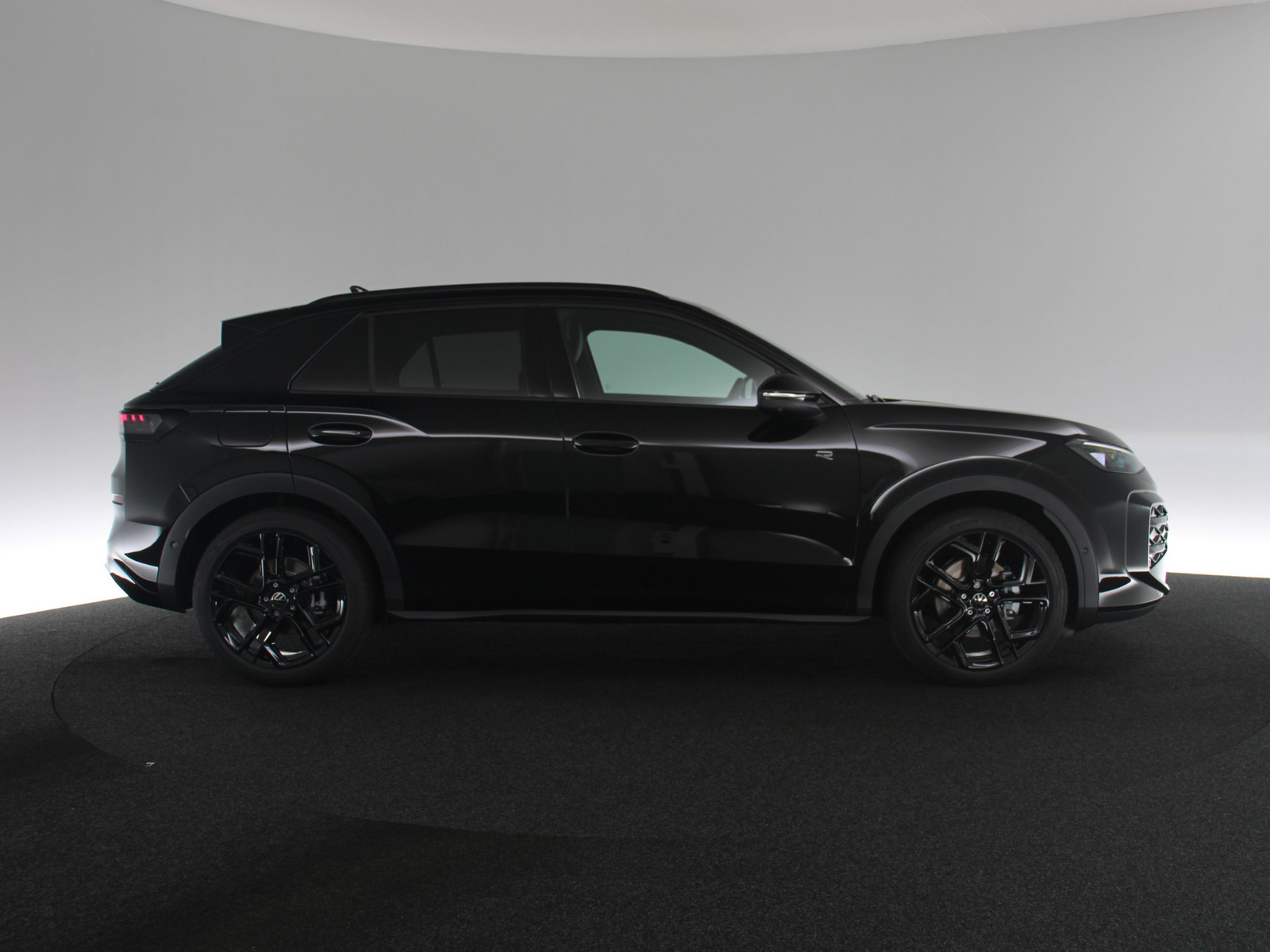 VW T-Roc 1.5 eTSI R-Line VW T-Roc 1.5 eTSI R-Line