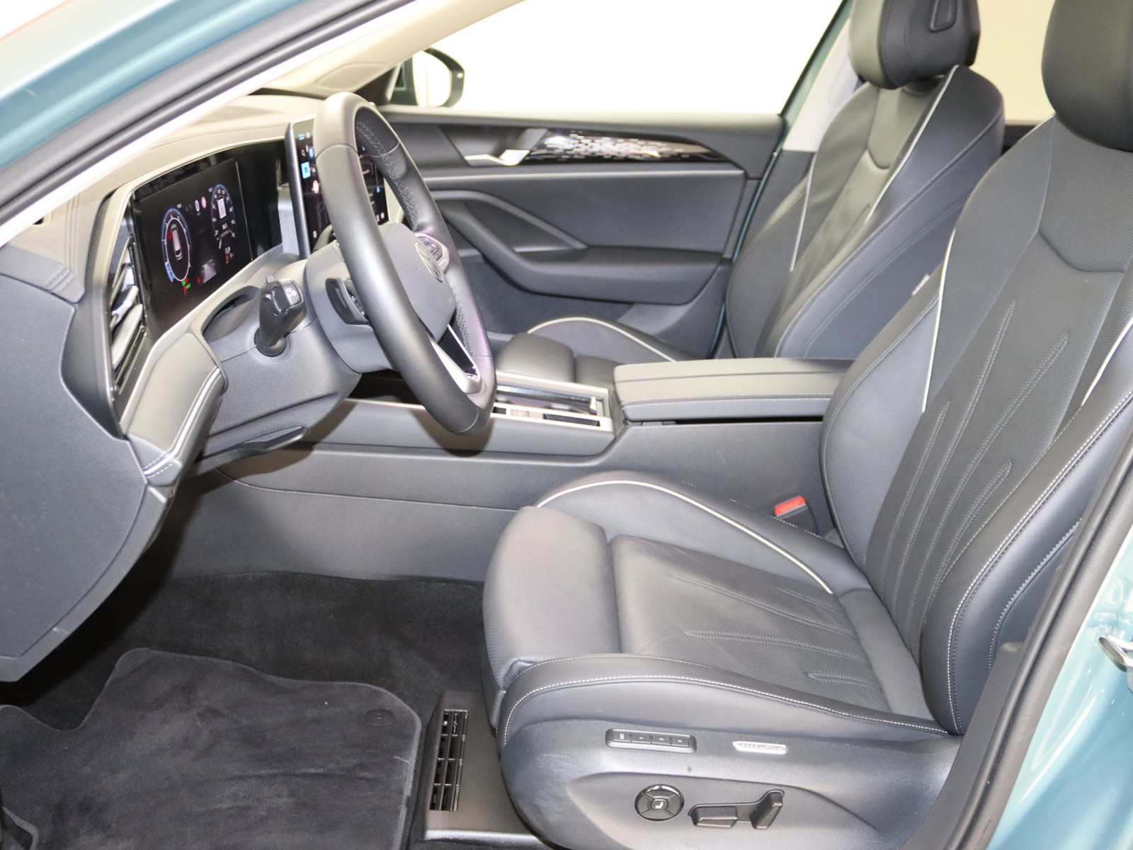 VW Passat 1.5 eTSI Business VW Passat 1.5 eTSI Business