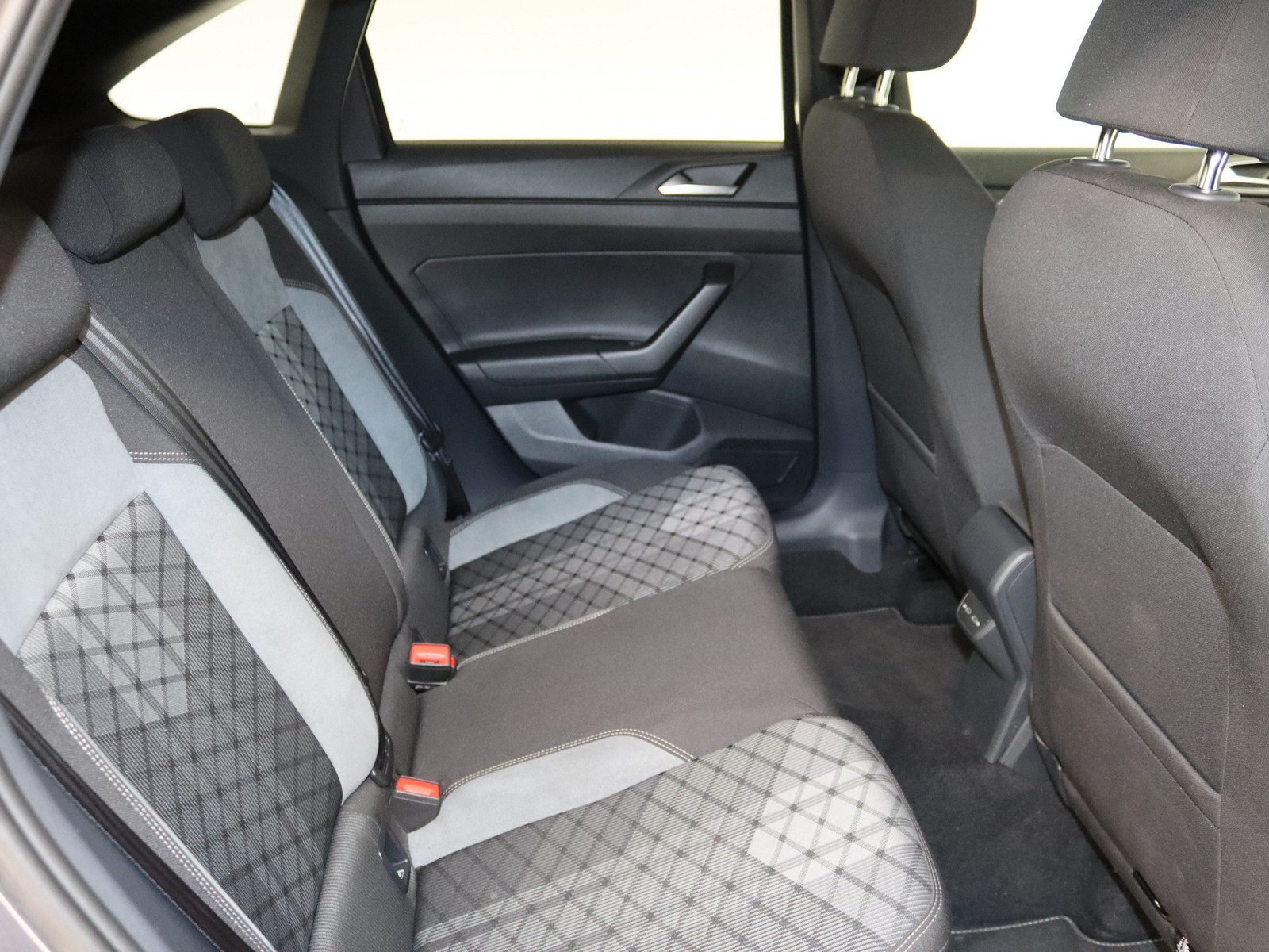 VW Taigo 1.0 TSI R-Line VW Taigo 1.0 TSI R-Line