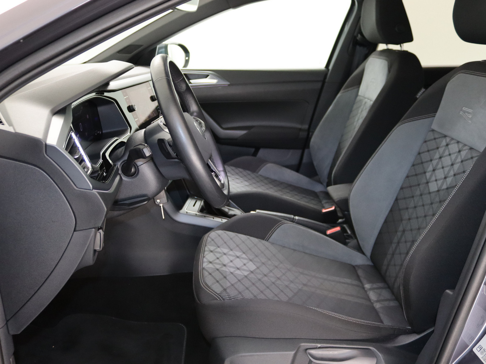VW Taigo 1.0 TSI R-Line VW Taigo 1.0 TSI R-Line