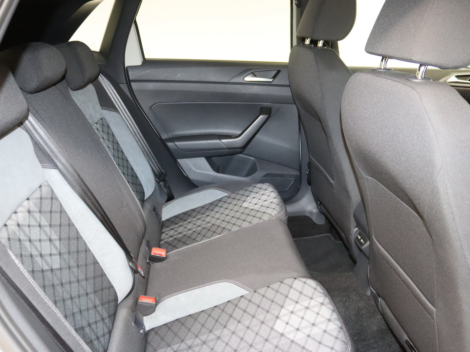 VW Polo 1.0 TSI R-Line VW Polo 1.0 TSI R-Line