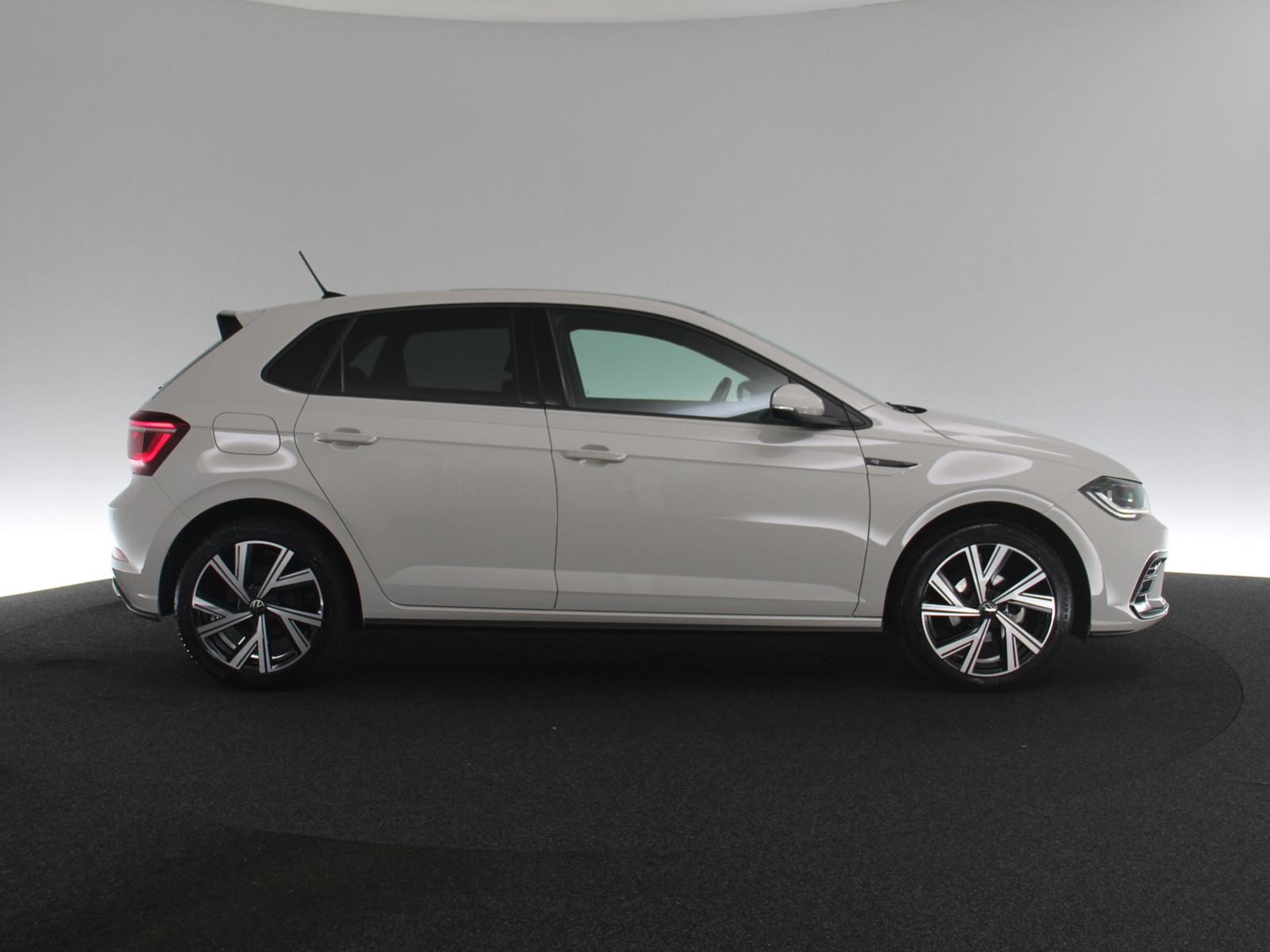VW Polo 1.0 TSI R-Line VW Polo 1.0 TSI R-Line