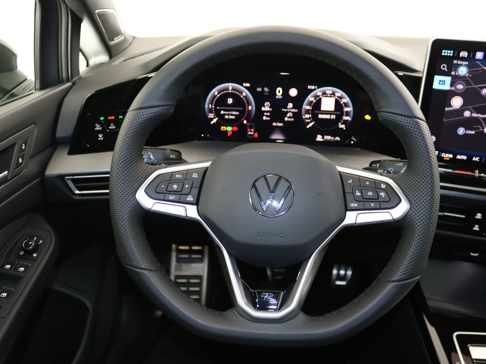 VW Golf VIII 2.0 TDI R-Line VW Golf VIII 2.0 TDI R-Line