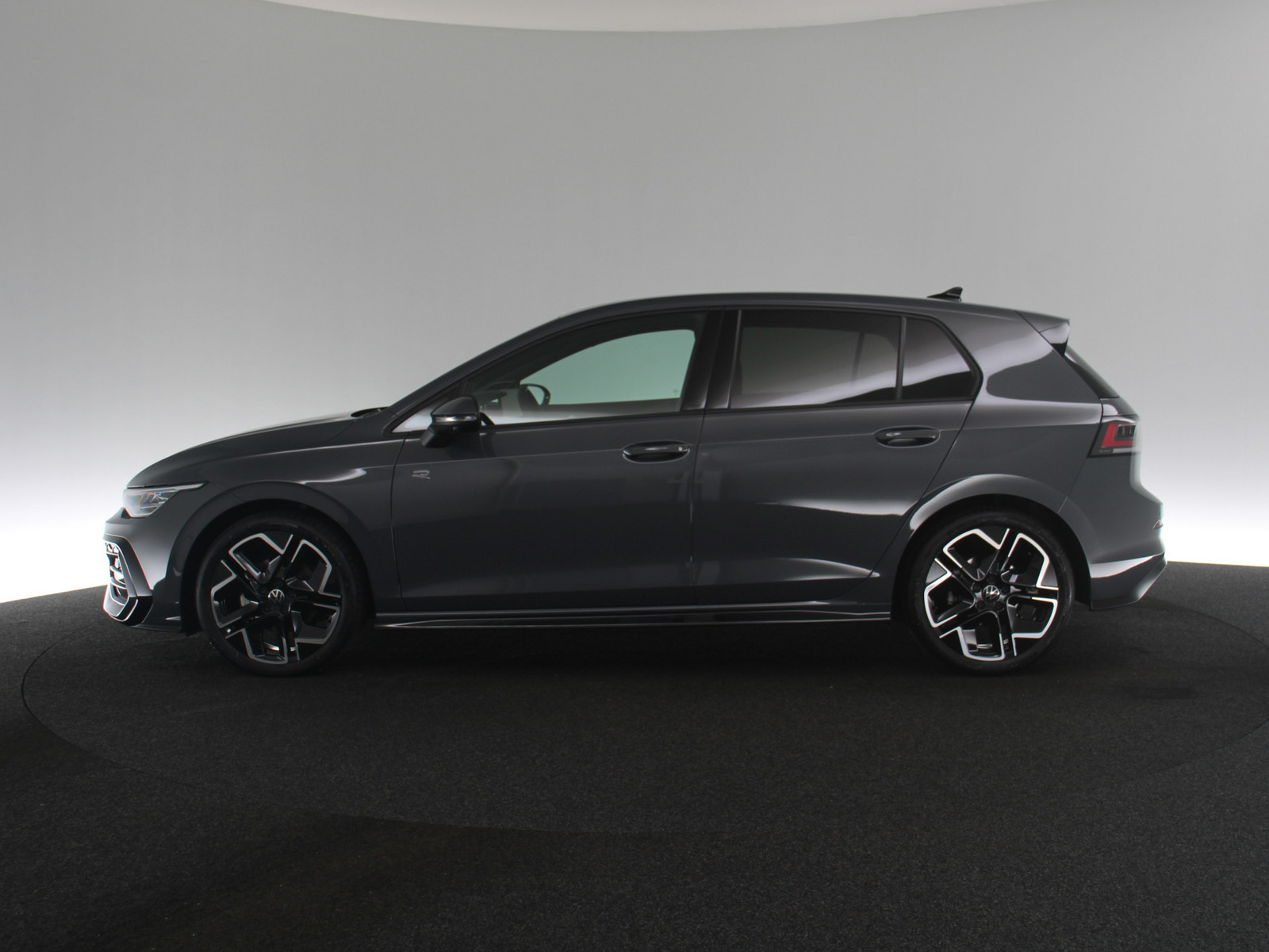 VW Golf VIII 2.0 TDI R-Line VW Golf VIII 2.0 TDI R-Line