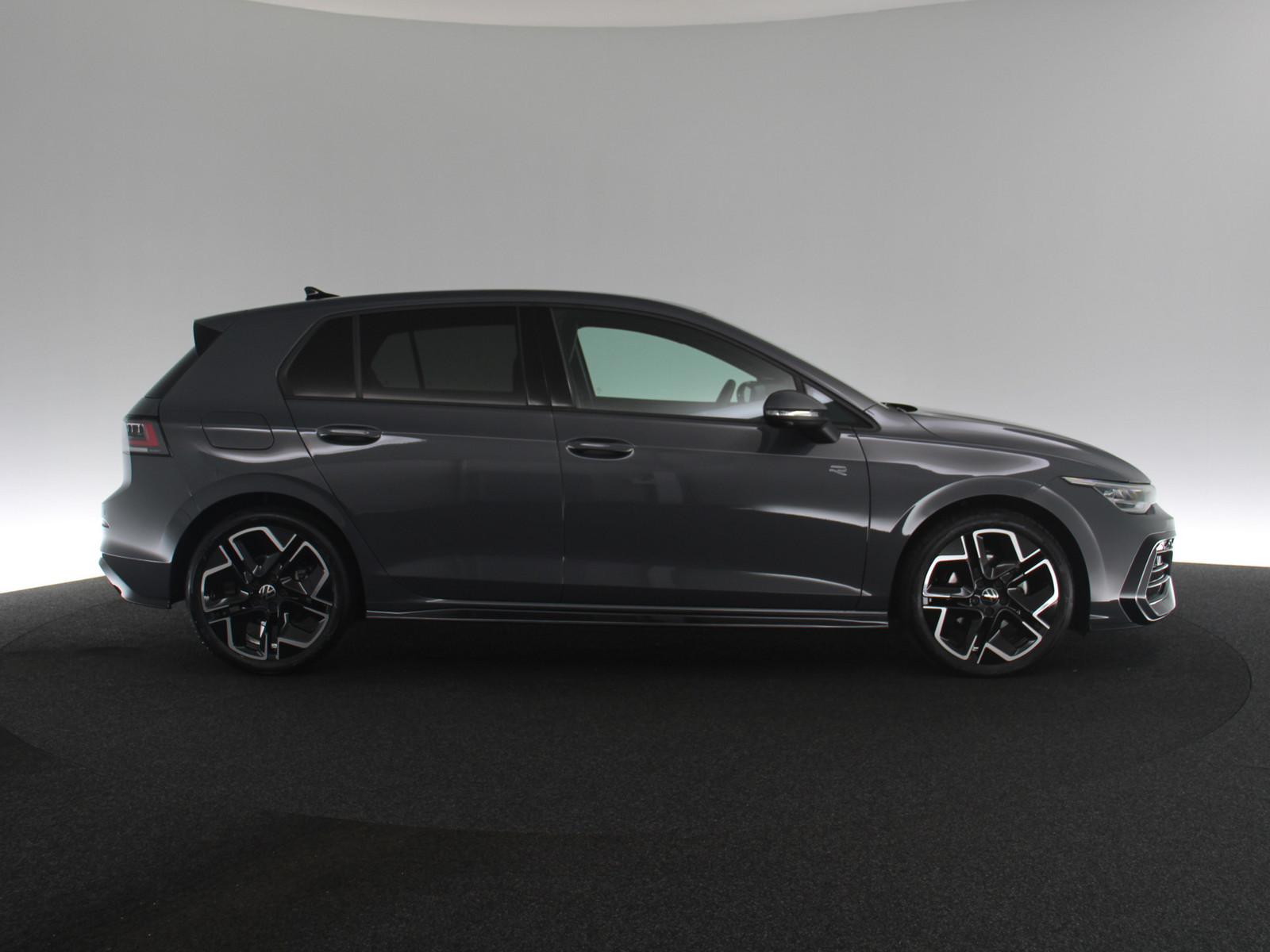 VW Golf VIII 2.0 TDI R-Line VW Golf VIII 2.0 TDI R-Line