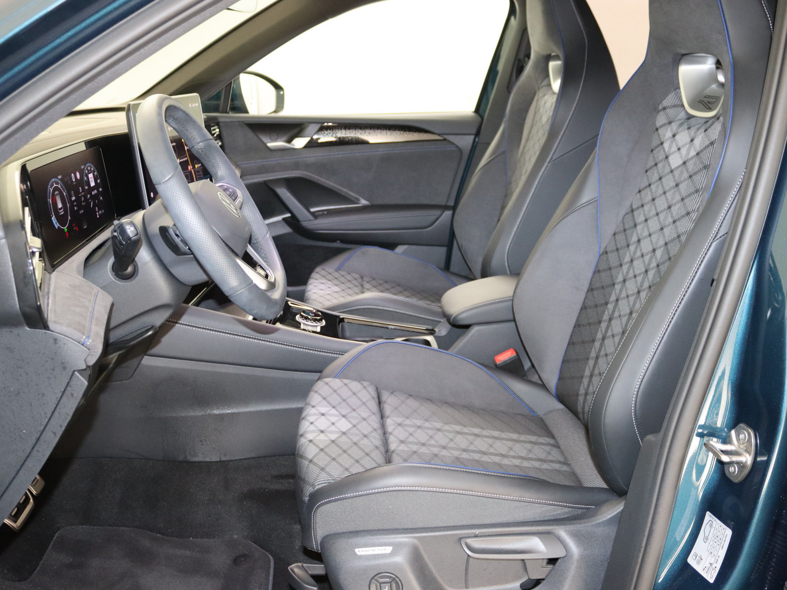 VW Tiguan 2.0 TSI R-Line 4Motion VW Tiguan 2.0 TSI R-Line 4Motion