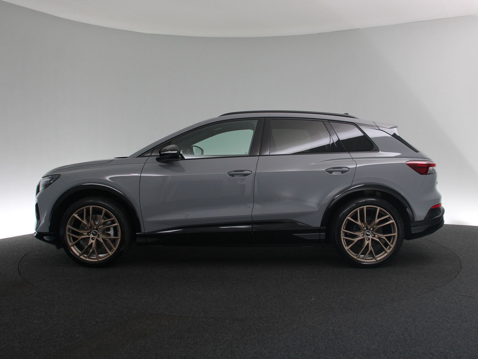 AUDI Q4 e-tron 45 S Line AUDI Q4 e-tron 45 S Line