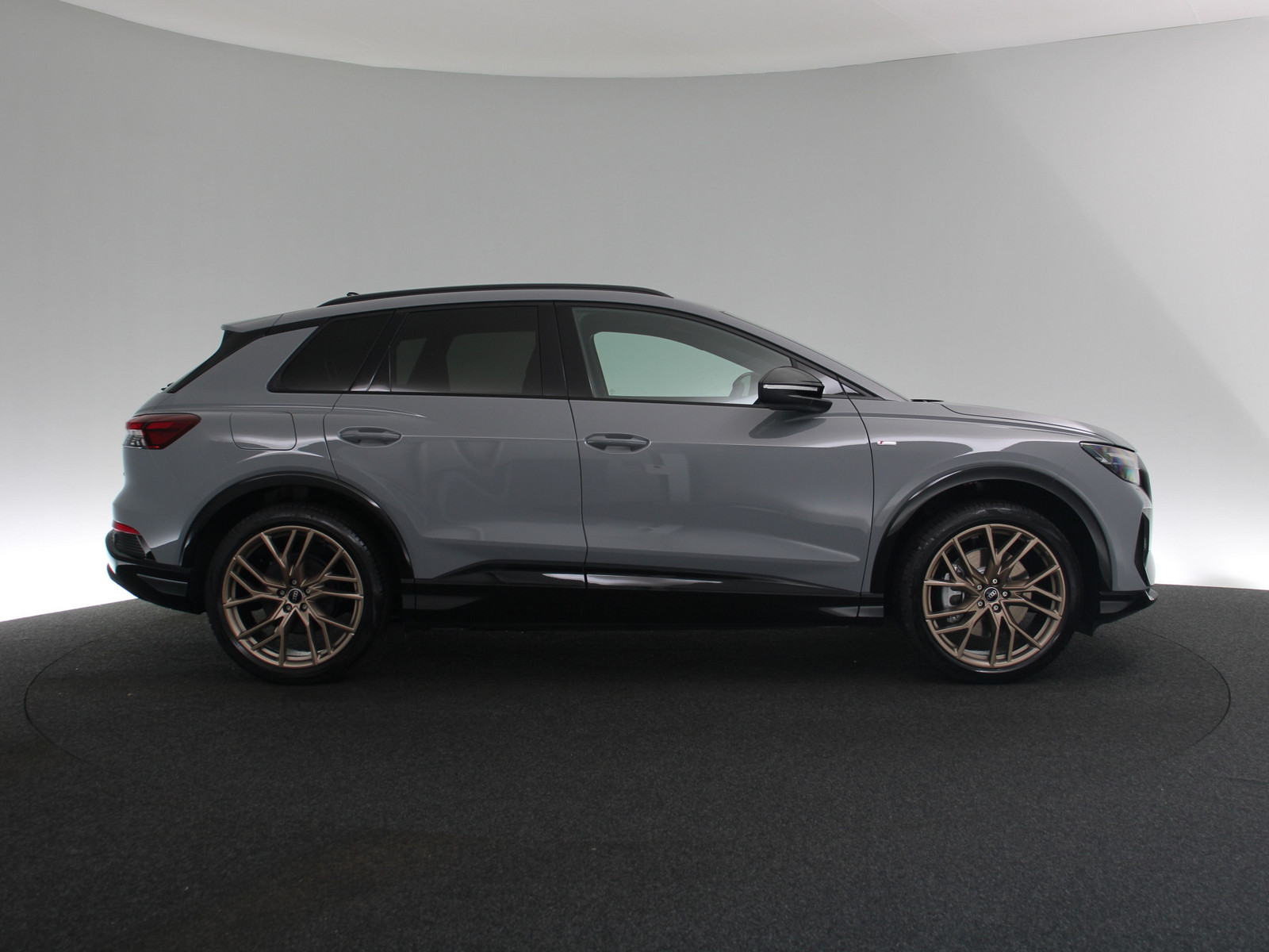 AUDI Q4 e-tron 45 S Line AUDI Q4 e-tron 45 S Line