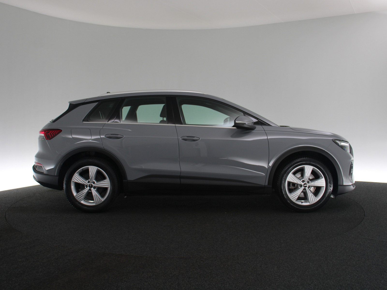 AUDI Q4 e-tron 35 AUDI Q4 e-tron 35