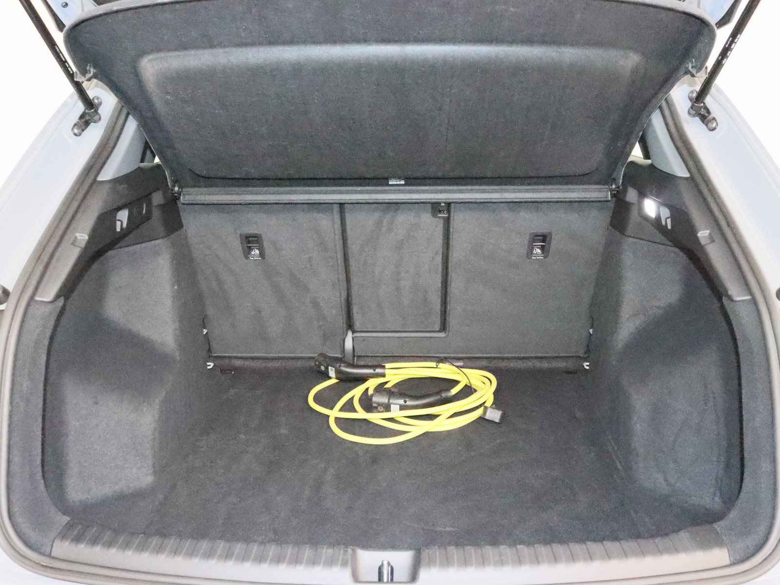 AUDI Q4 35 LED SCHEINWERFER NAVI SHZ PDC KLIMA e-tron AUDI Q4 35 LED SCHEINWERFER NAVI SHZ PDC KLIMA e-tron