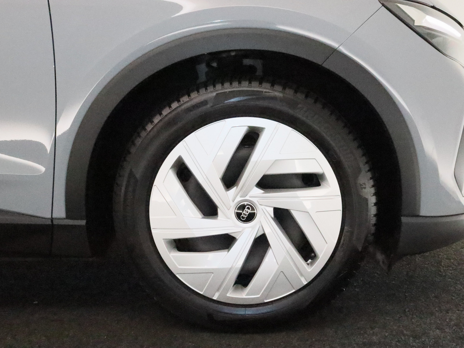 AUDI Q4 35 LED SCHEINWERFER NAVI SHZ PDC KLIMA e-tron AUDI Q4 35 LED SCHEINWERFER NAVI SHZ PDC KLIMA e-tron