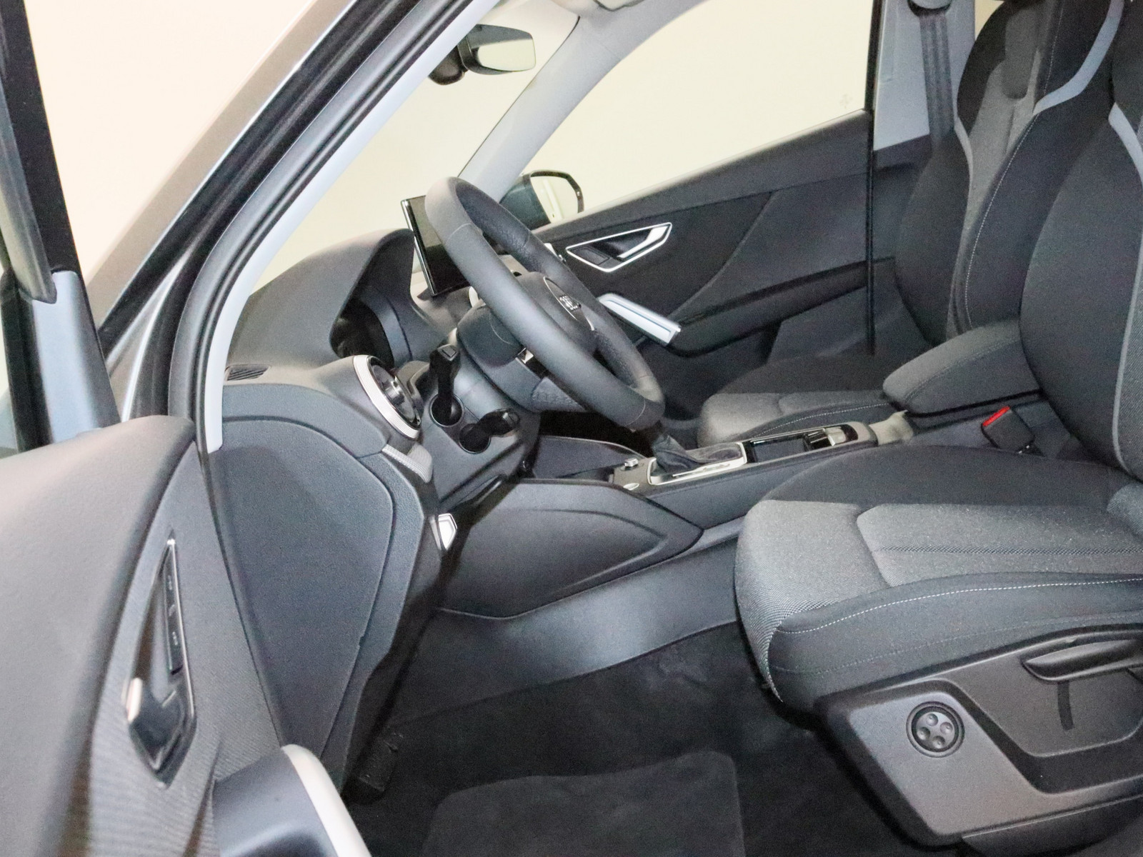 AUDI Q2 35 TFSI S line AUDI Q2 35 TFSI S line