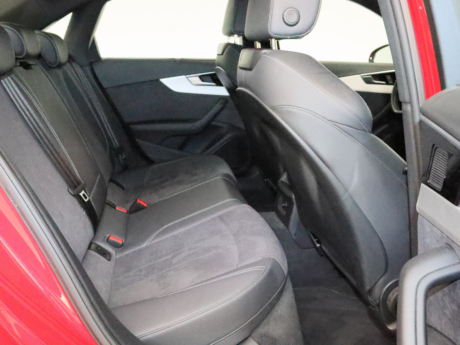 AUDI A4 Lim. 40 TDI quattro S line AUDI A4 Lim. 40 TDI quattro S line