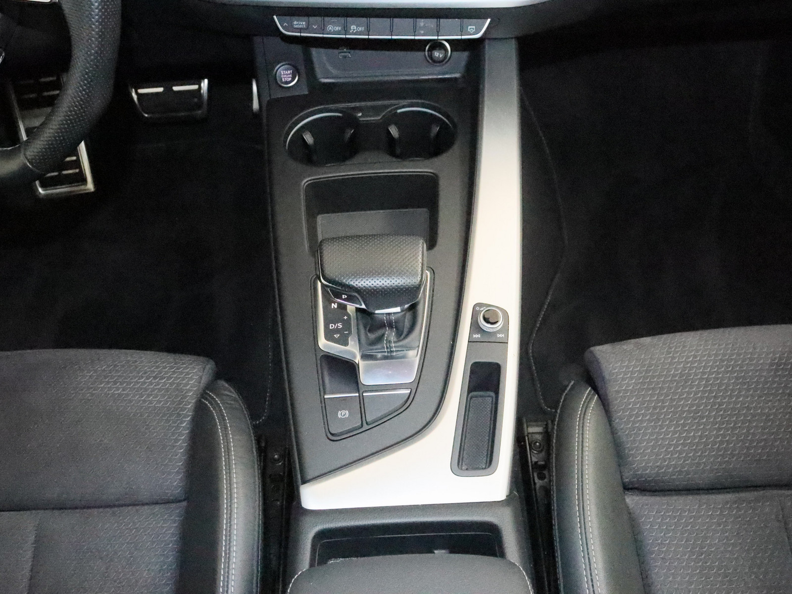 AUDI A4 Lim. 40 TDI quattro S line AUDI A4 Lim. 40 TDI quattro S line