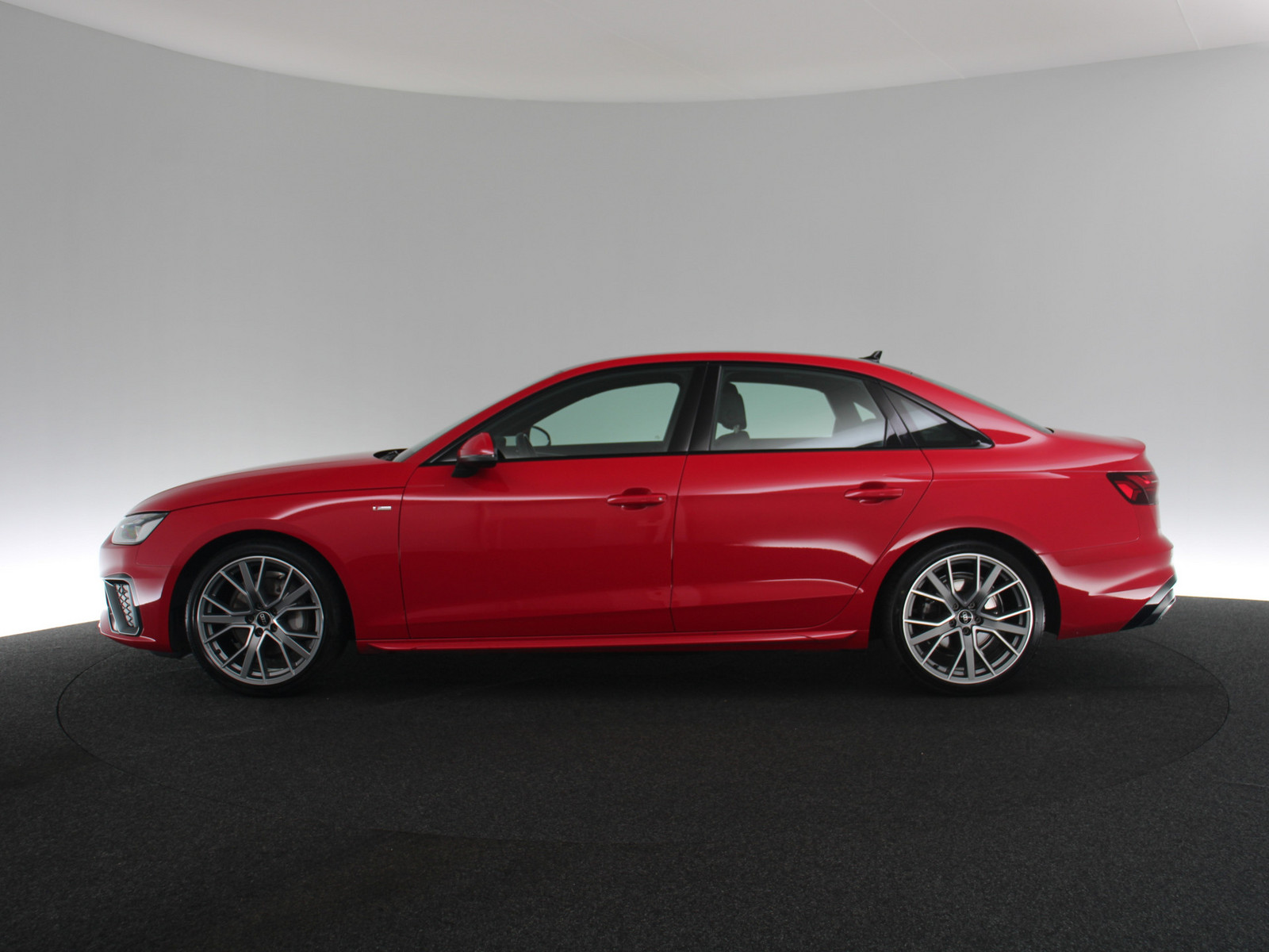 AUDI A4 Lim. 40 TDI quattro S line AUDI A4 Lim. 40 TDI quattro S line