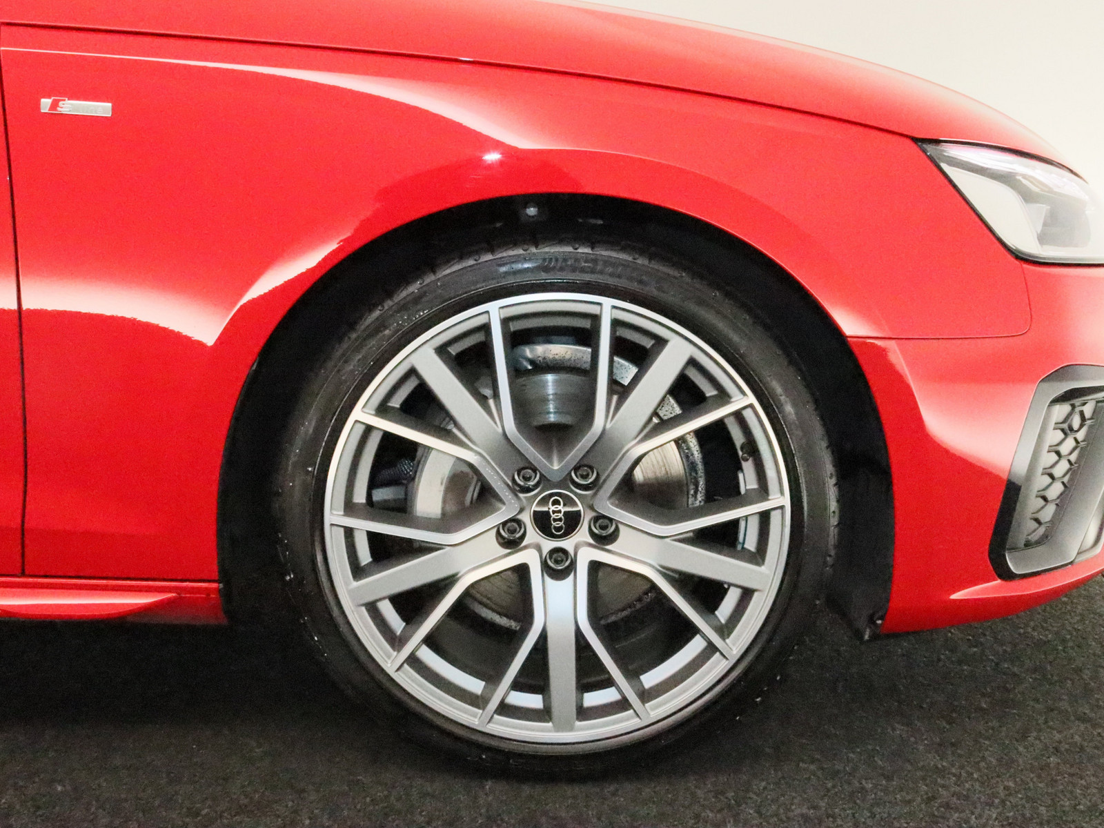 AUDI A4 Lim. 40 TDI quattro S line AUDI A4 Lim. 40 TDI quattro S line