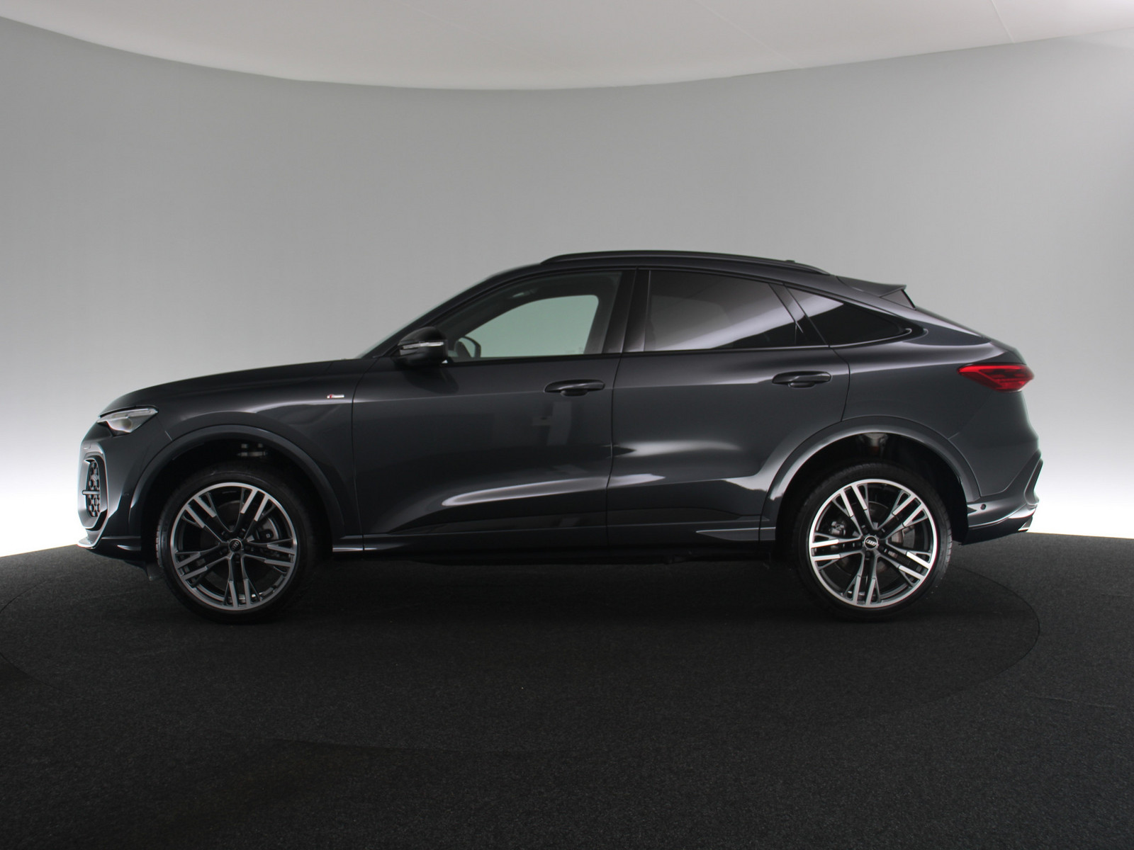 AUDI Q5 Sportback 2.0 TDI quattro AUDI Q5 Sportback 2.0 TDI quattro