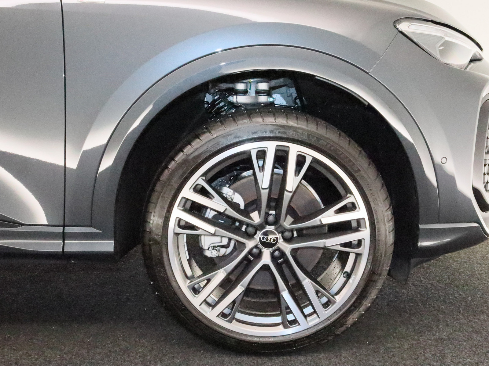 AUDI Q5 Sportback 2.0 TDI quattro AUDI Q5 Sportback 2.0 TDI quattro