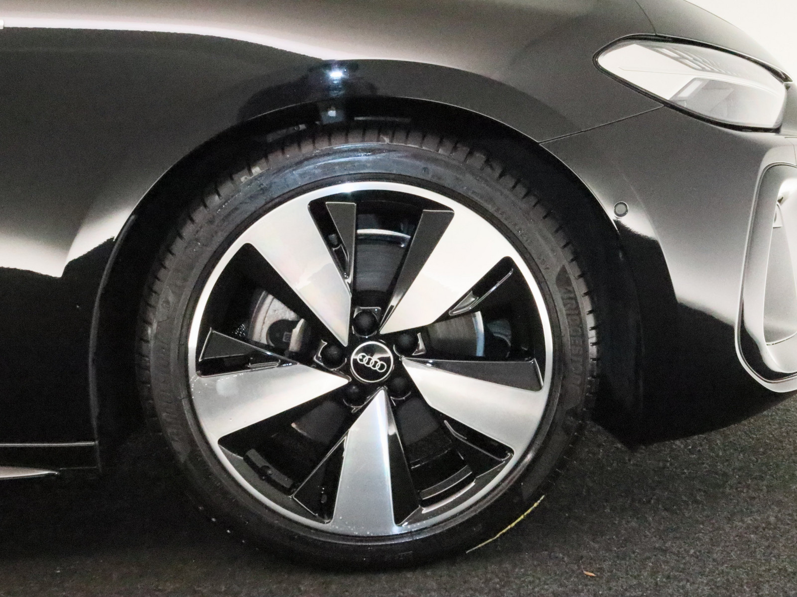 AUDI A5 Avant 2.0 TFSI S-line AUDI A5 Avant 2.0 TFSI S-line