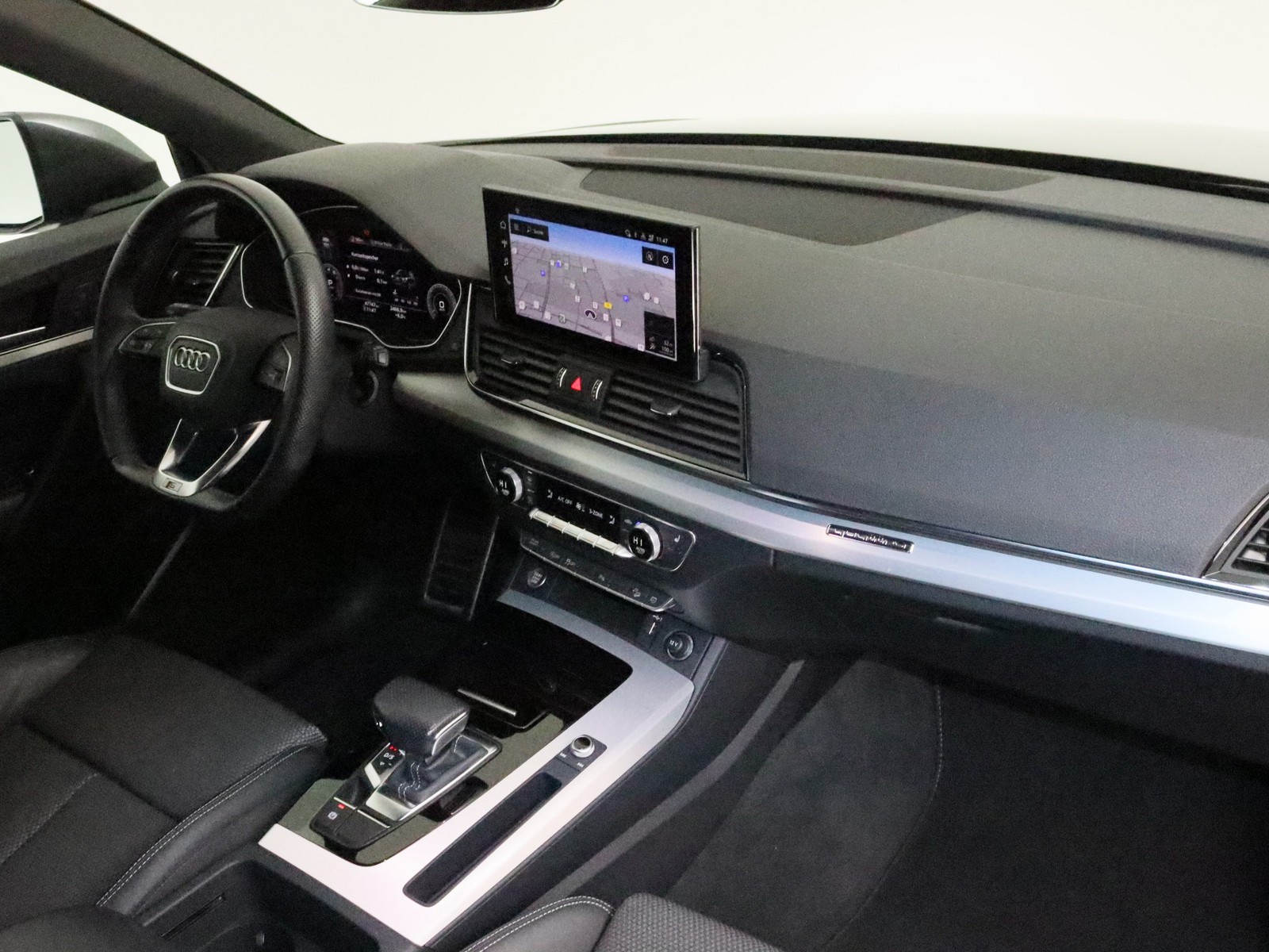 AUDI Q5 40 TFSI quattro S line AUDI Q5 40 TFSI quattro S line