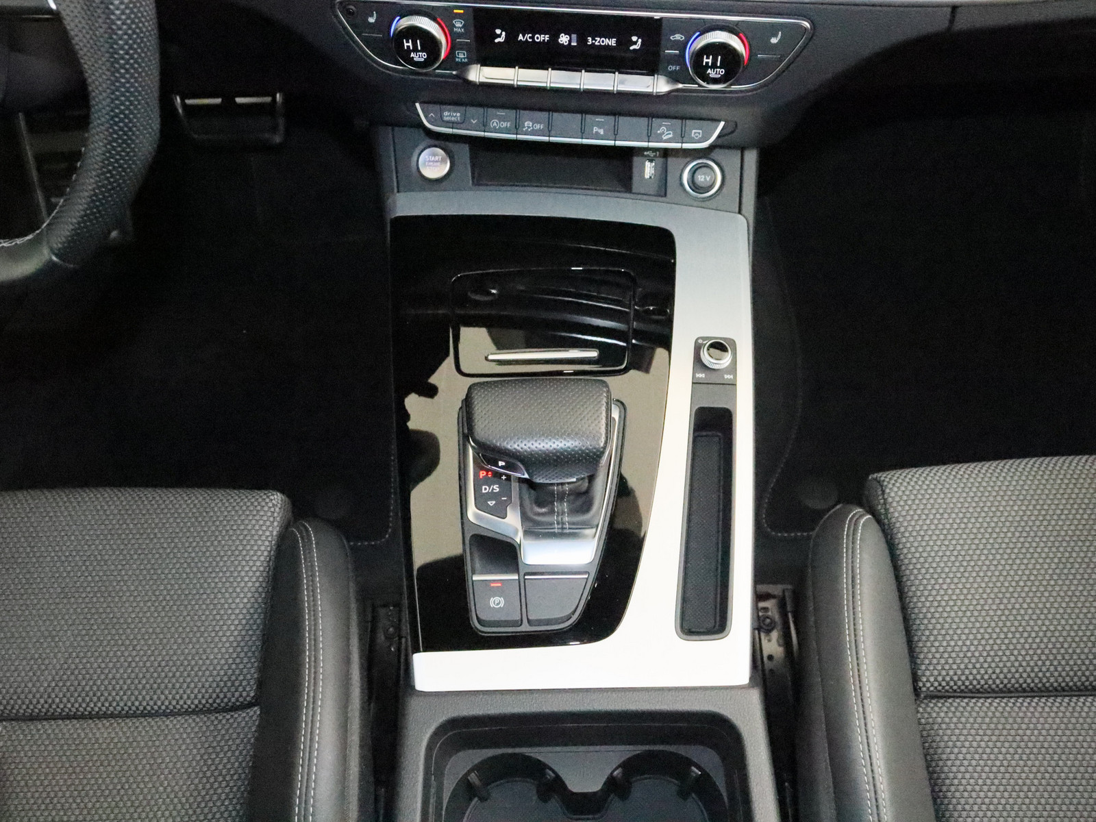 AUDI Q5 40 TFSI quattro S line AUDI Q5 40 TFSI quattro S line